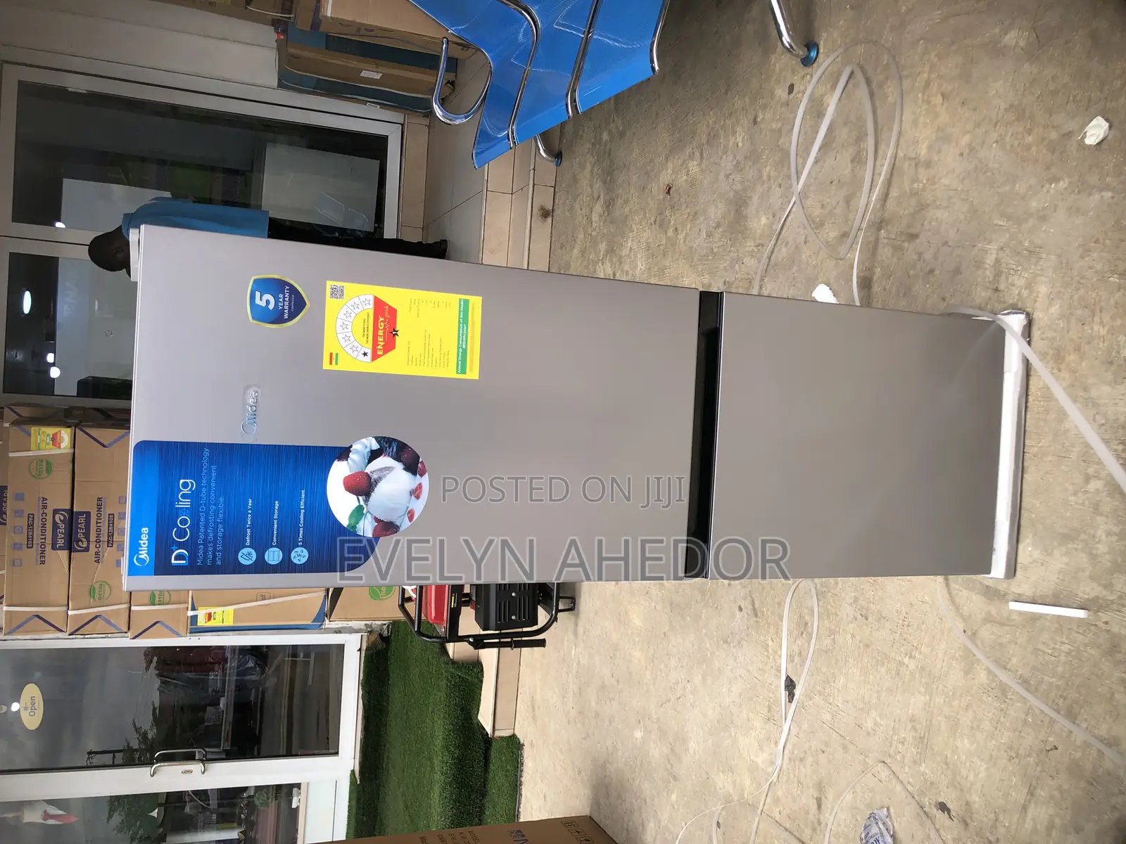 Midea Bottom Freezer 174 Liters Available With Two Doors