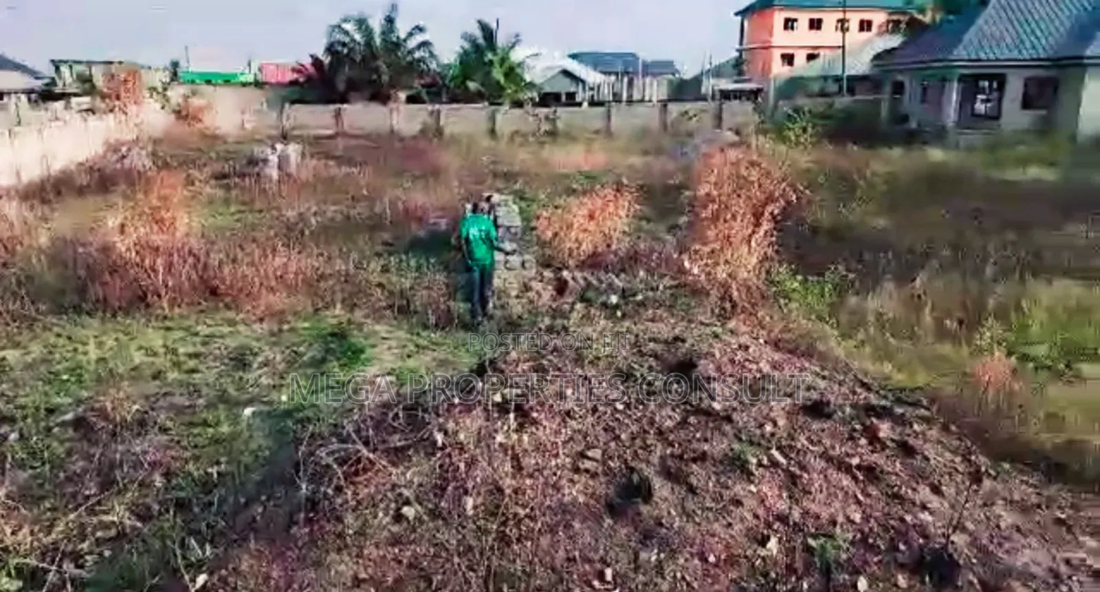 One Acre Land With 3bedrooms House for Sale in Tema C 25