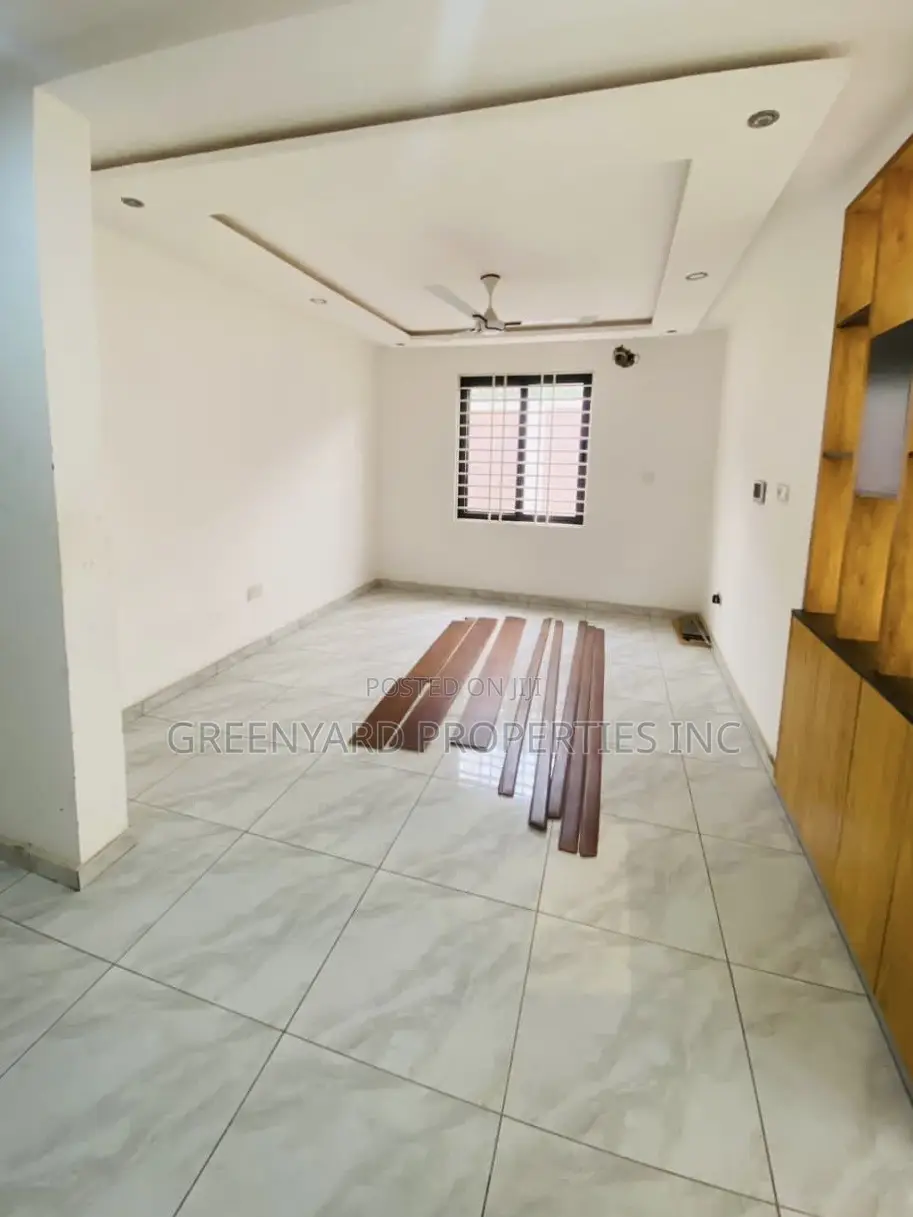 5bdrm House in East Legon for sale