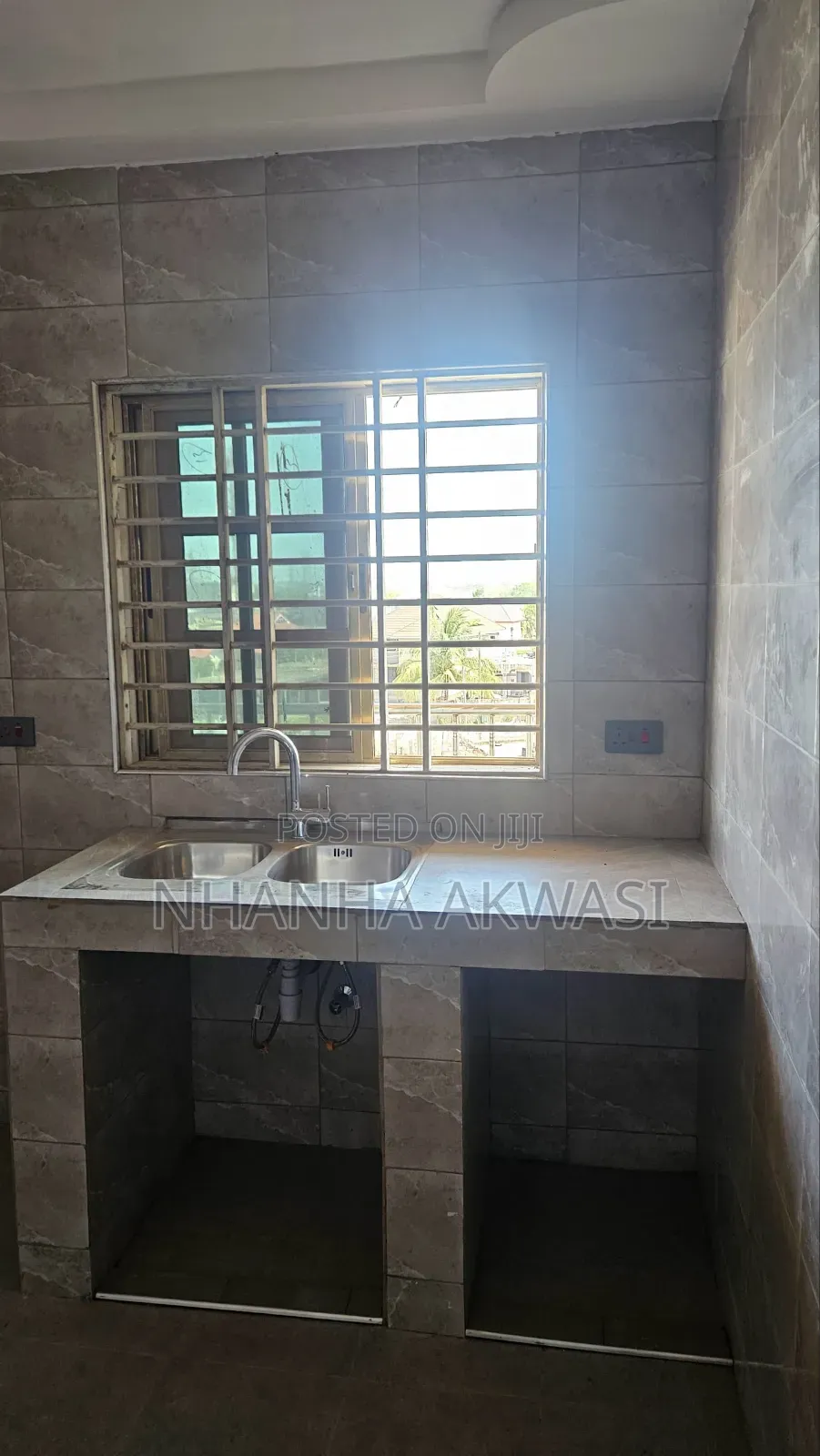 1bdrm Apartment in Community 12, Tema Metropolitan for rent