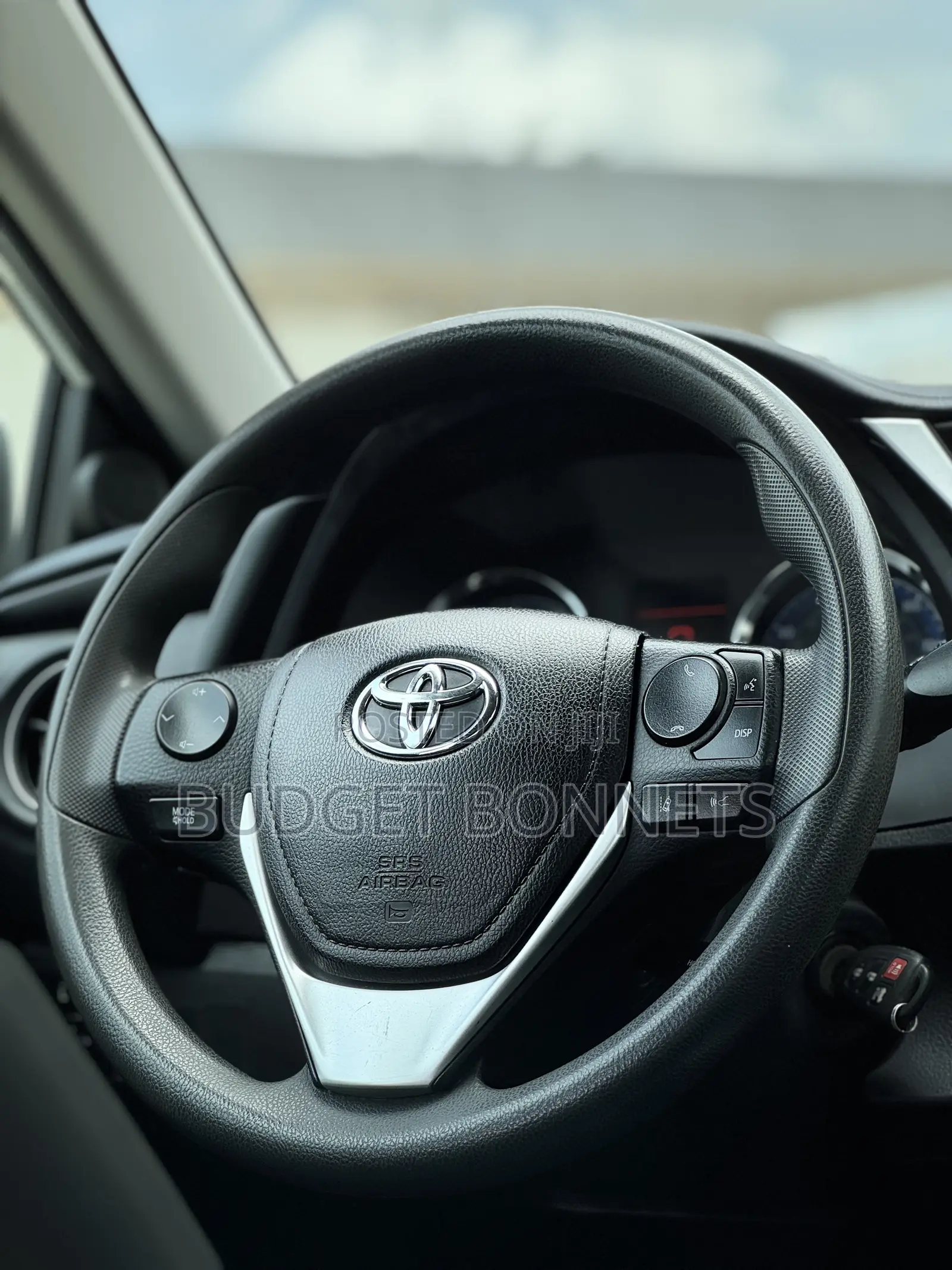 Toyota Corolla LE (1.8L 4cyl 2A) 2018 White
