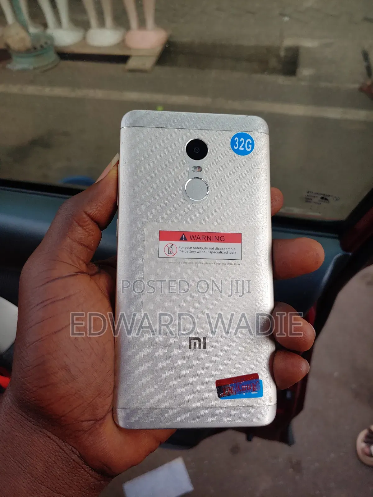 New Mobile Phone 64 GB Gold