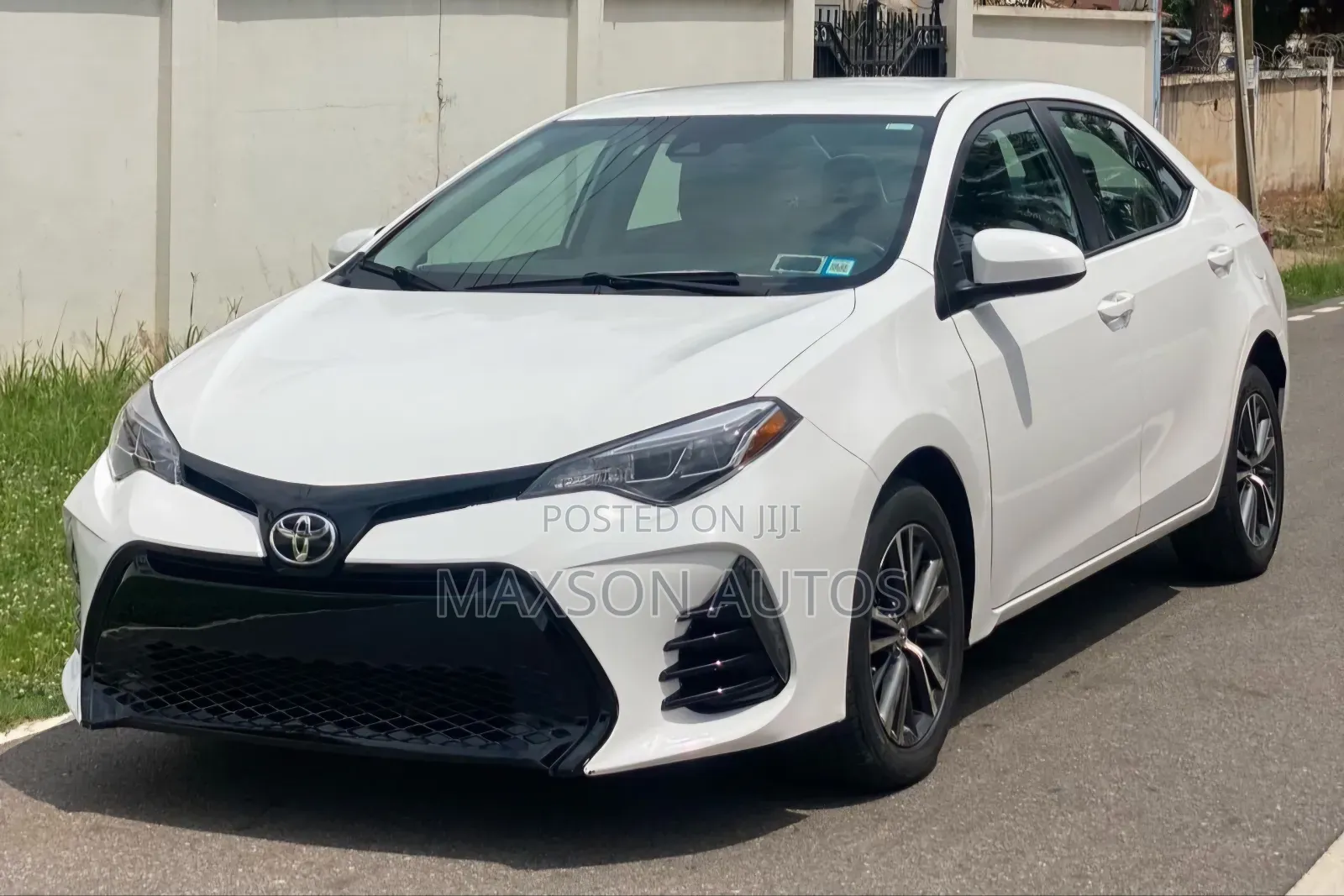 Toyota Corolla LE ECO 4dr Sedan (1.8L 4cyl CVT) 2017 White
