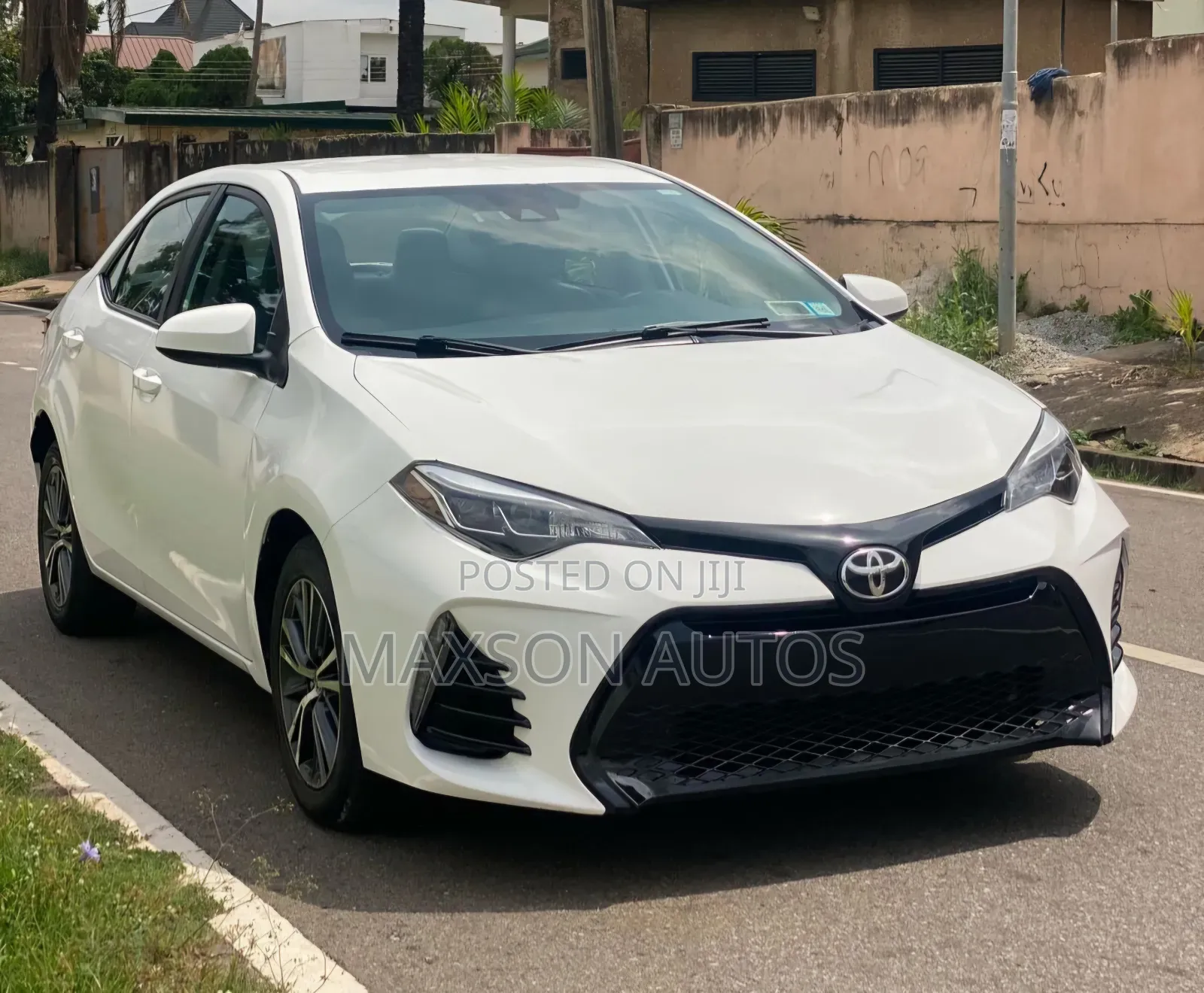 Toyota Corolla LE ECO 4dr Sedan (1.8L 4cyl CVT) 2017 White
