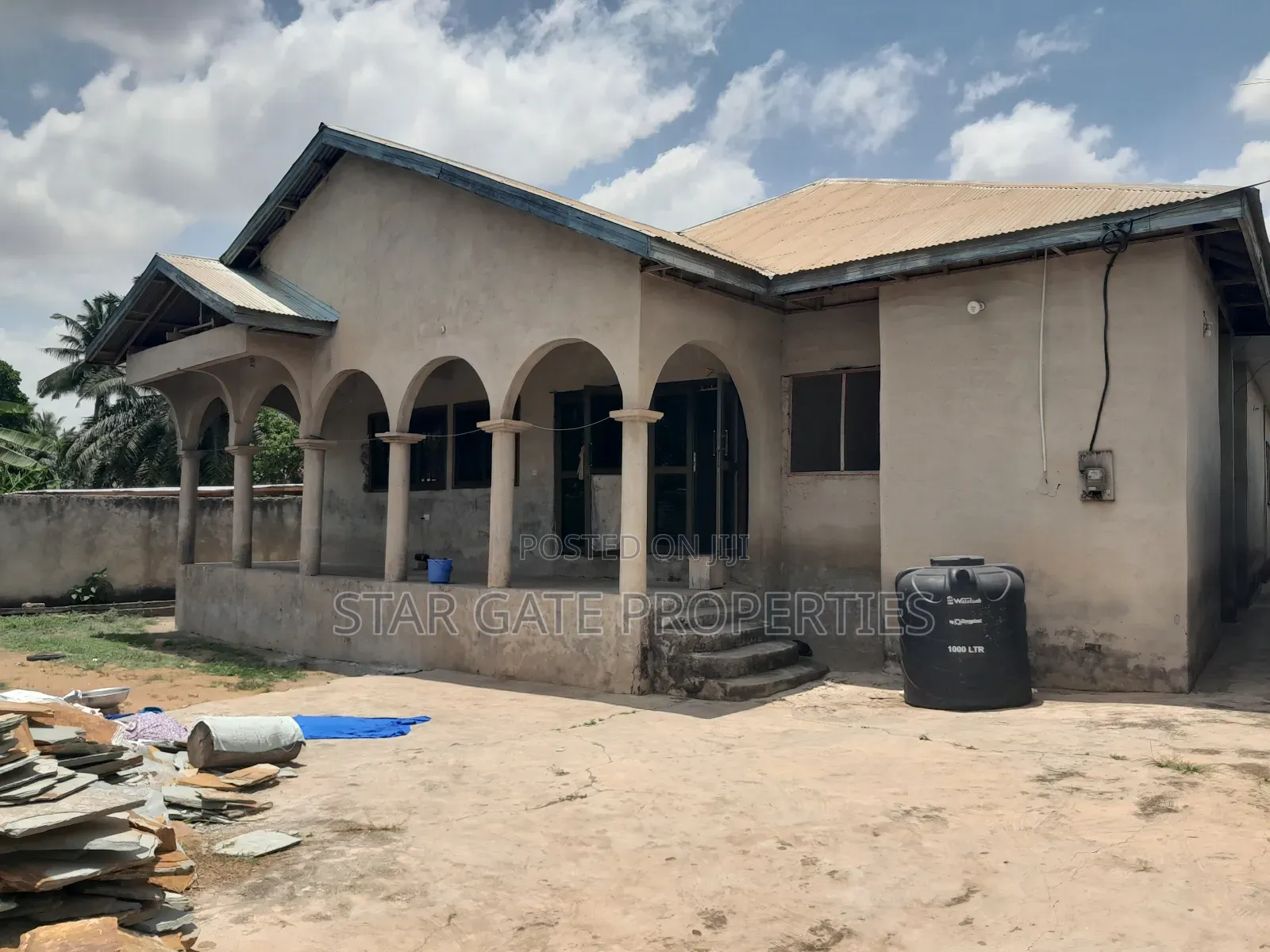 6bdrm House in Meduma, Kumasi Metropolitan for sale