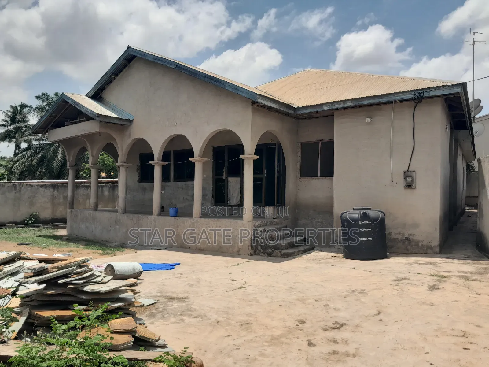 6bdrm House in Meduma, Kumasi Metropolitan for sale