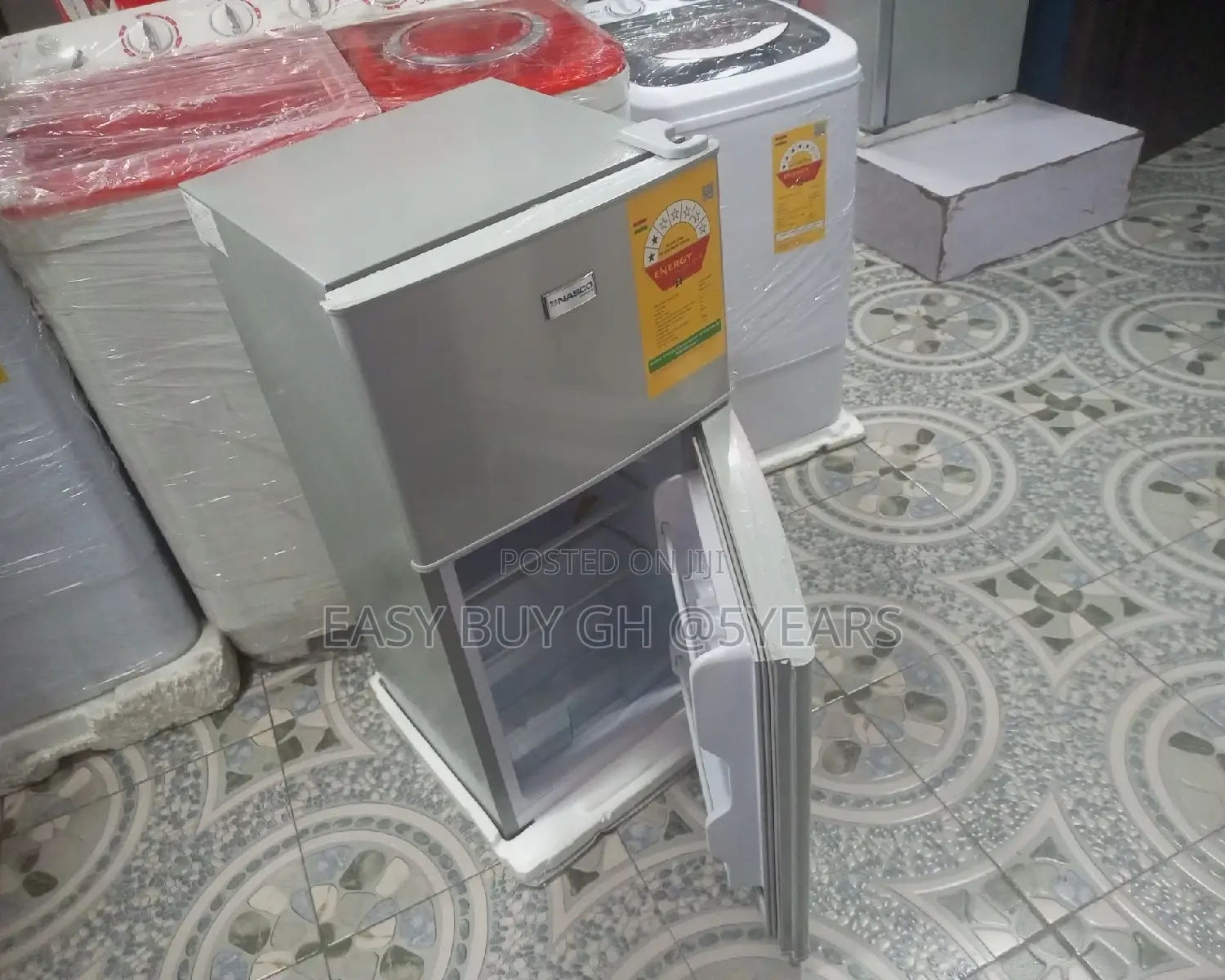 Two Star Nasco Table Top 2-11fl Nasco Top Freezer Fridge