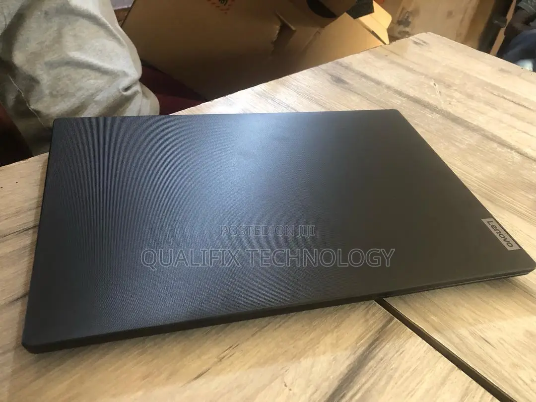 New Laptop Lenovo V15 8GB Intel Core i5 SSD 512GB