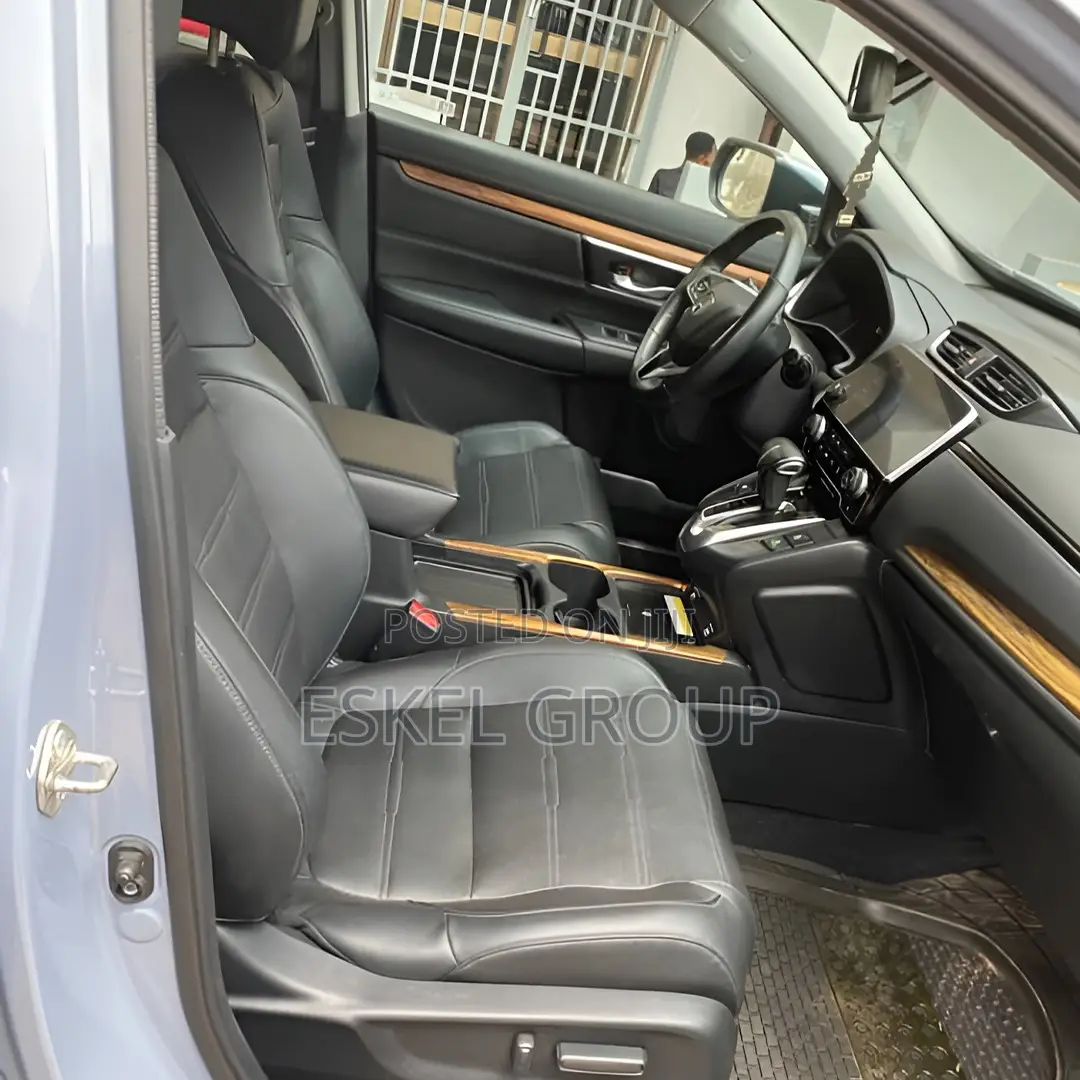Honda Cr-v Full Option Comes With a Driver