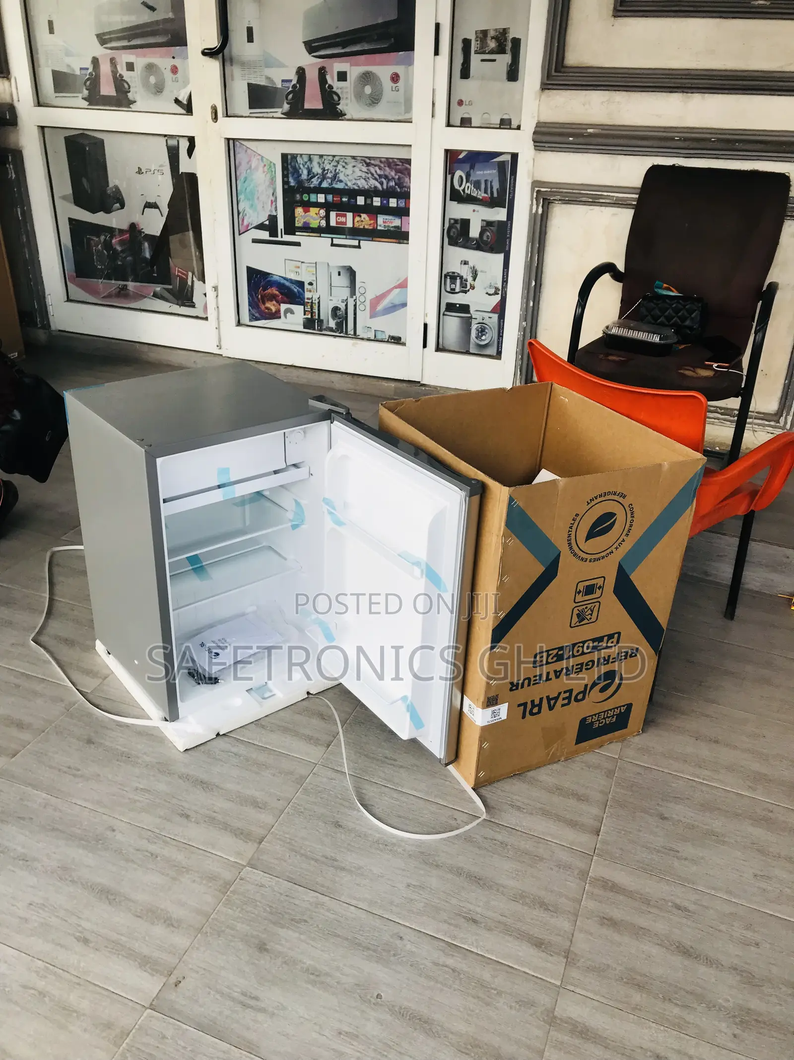 Switchable 70 Liters Tabletop Singledoor Pearl Fridge