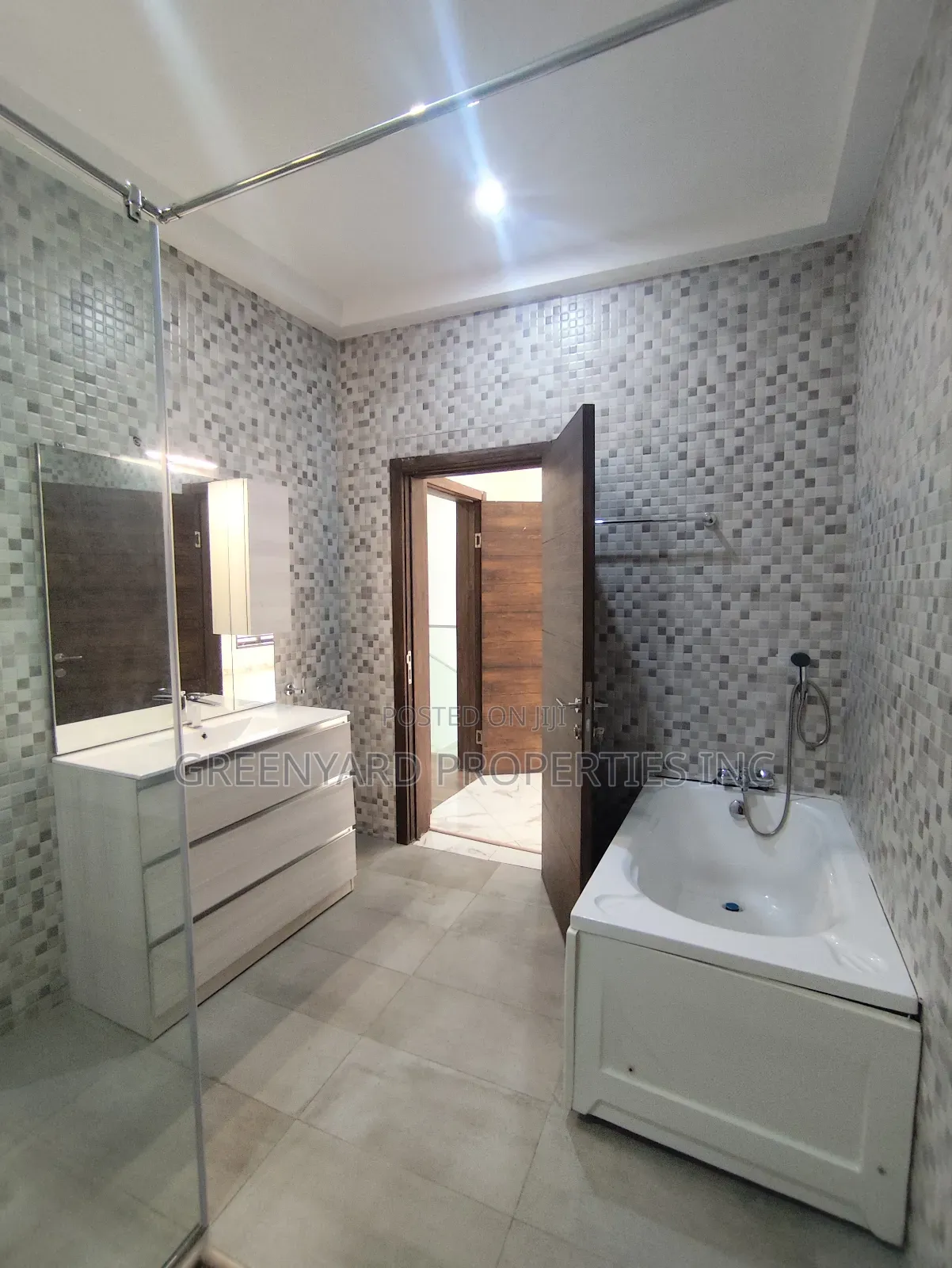5bdrm House in American House, East Legon for sale