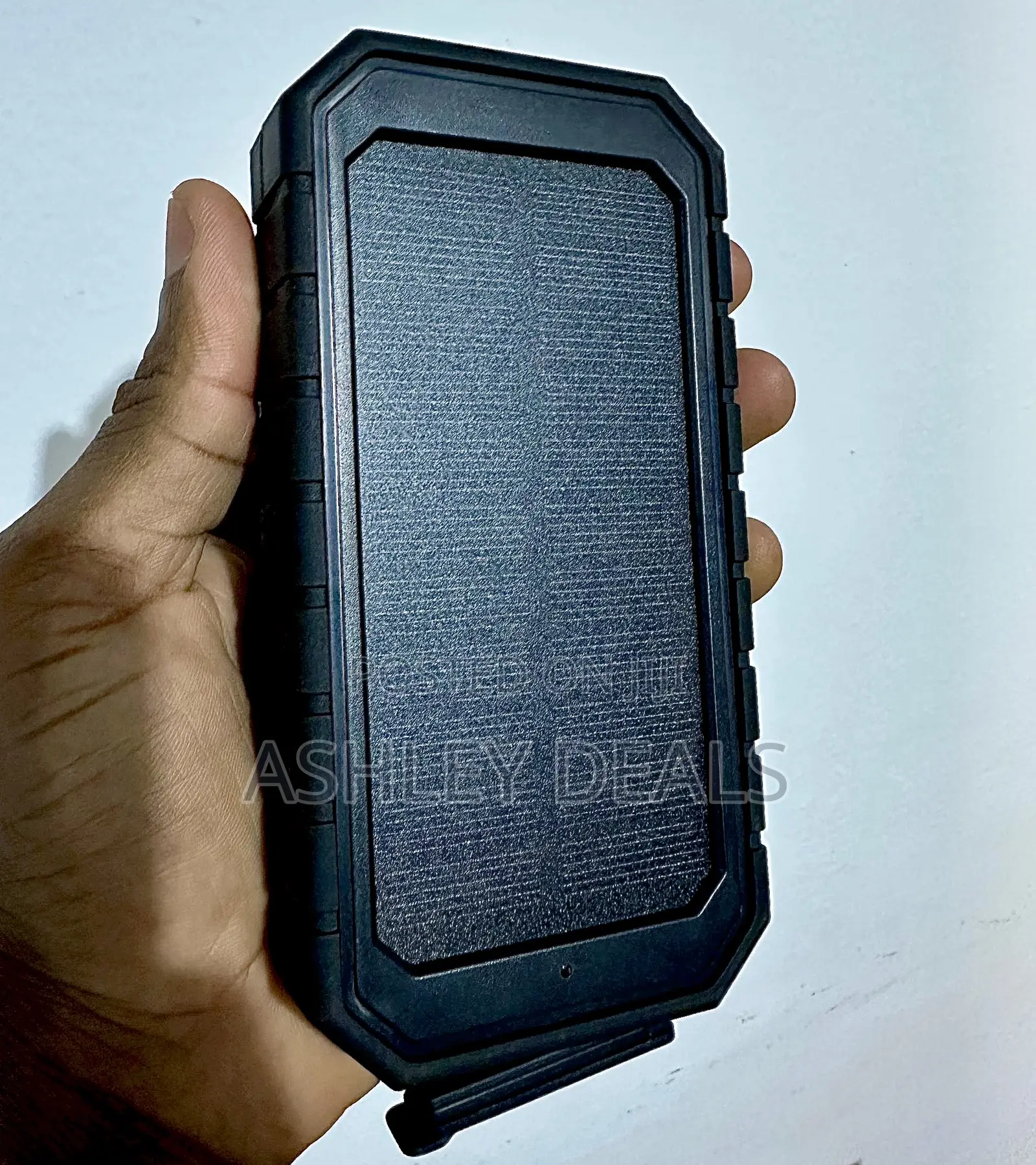 High Sierra Ipx5 Solar Fast Wireless Power Bank