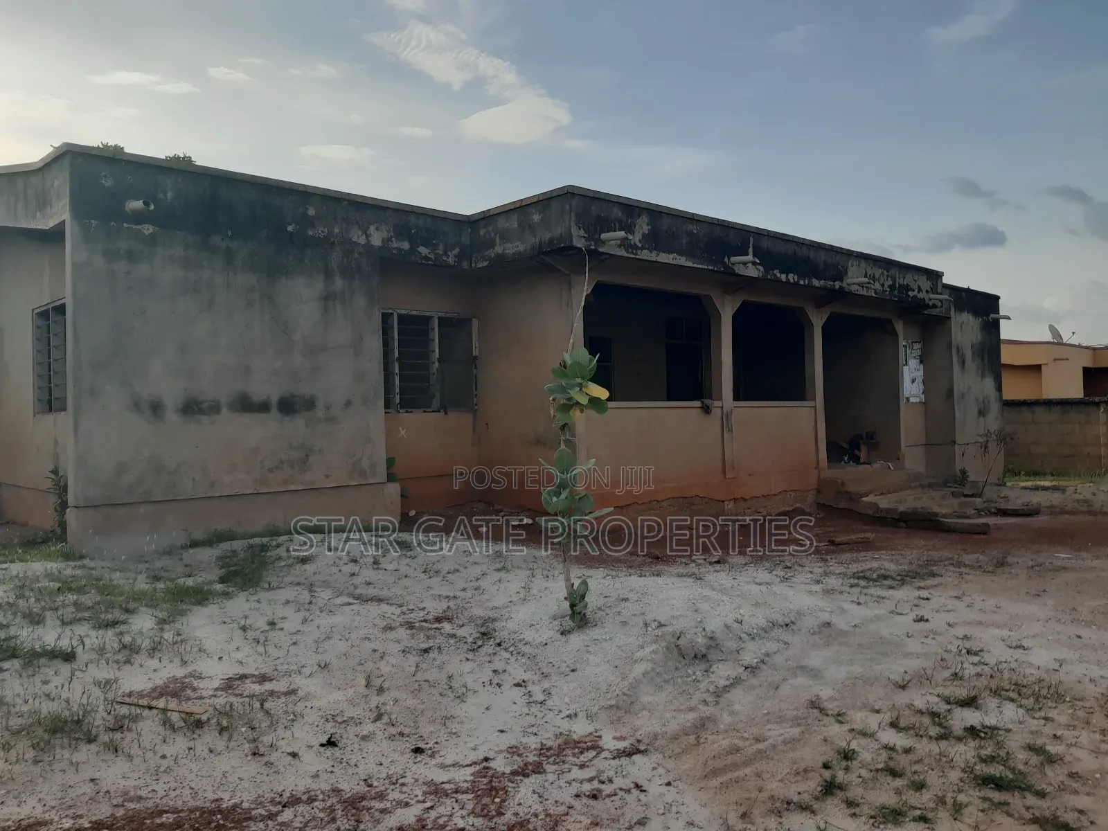 5bdrm House in Brofoyeduru Adumasa, Kumasi Metropolitan for sale