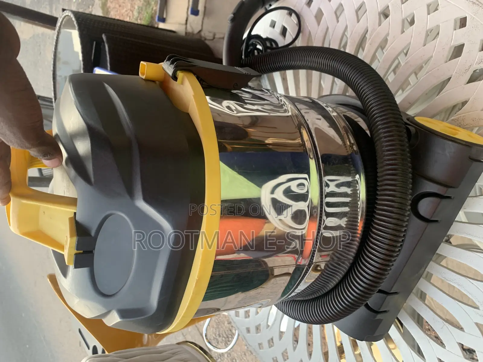 Universal Stanley Wet/ Dry Vacuum Cleaner