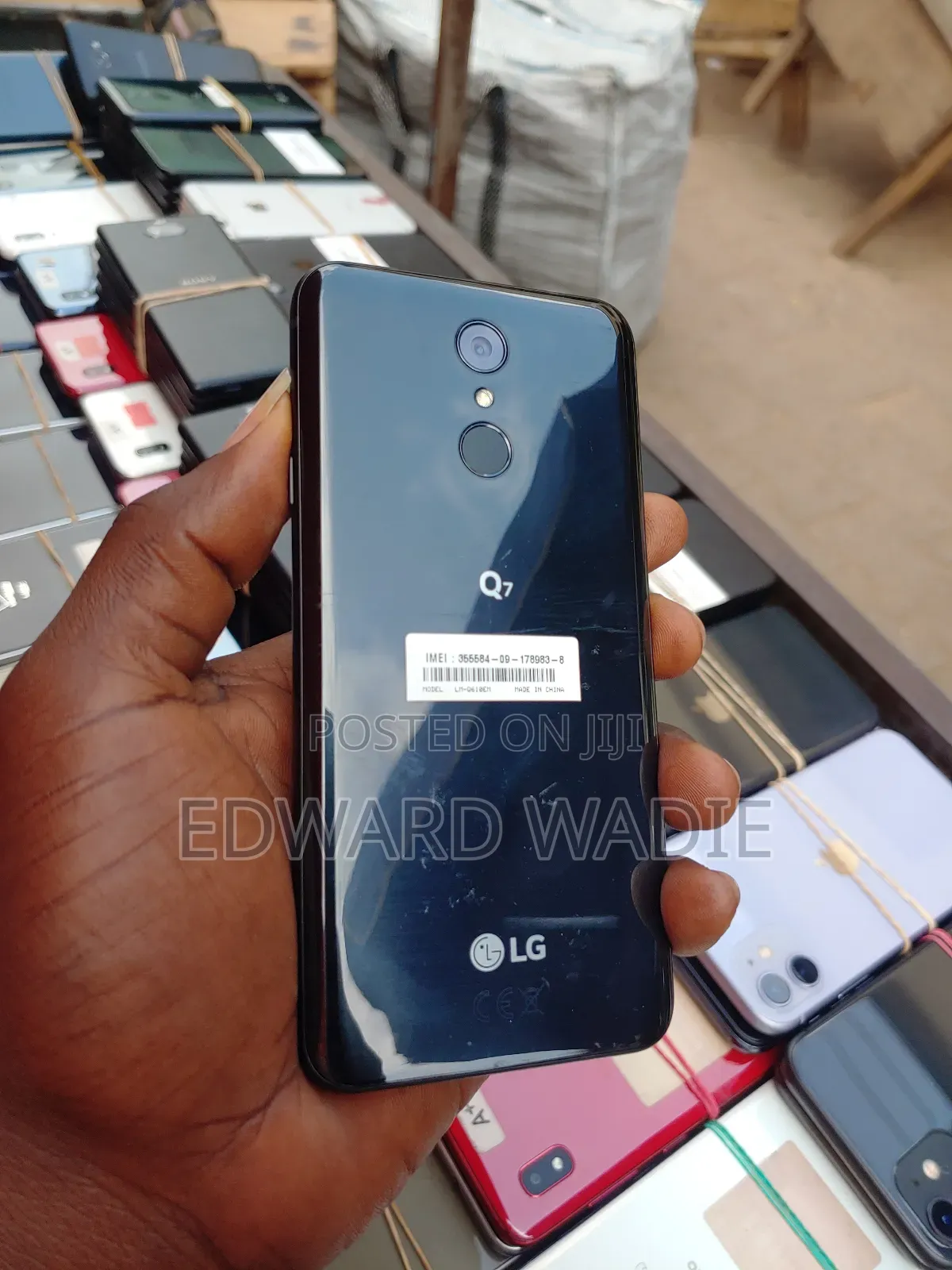 LG Q7 32 GB Black