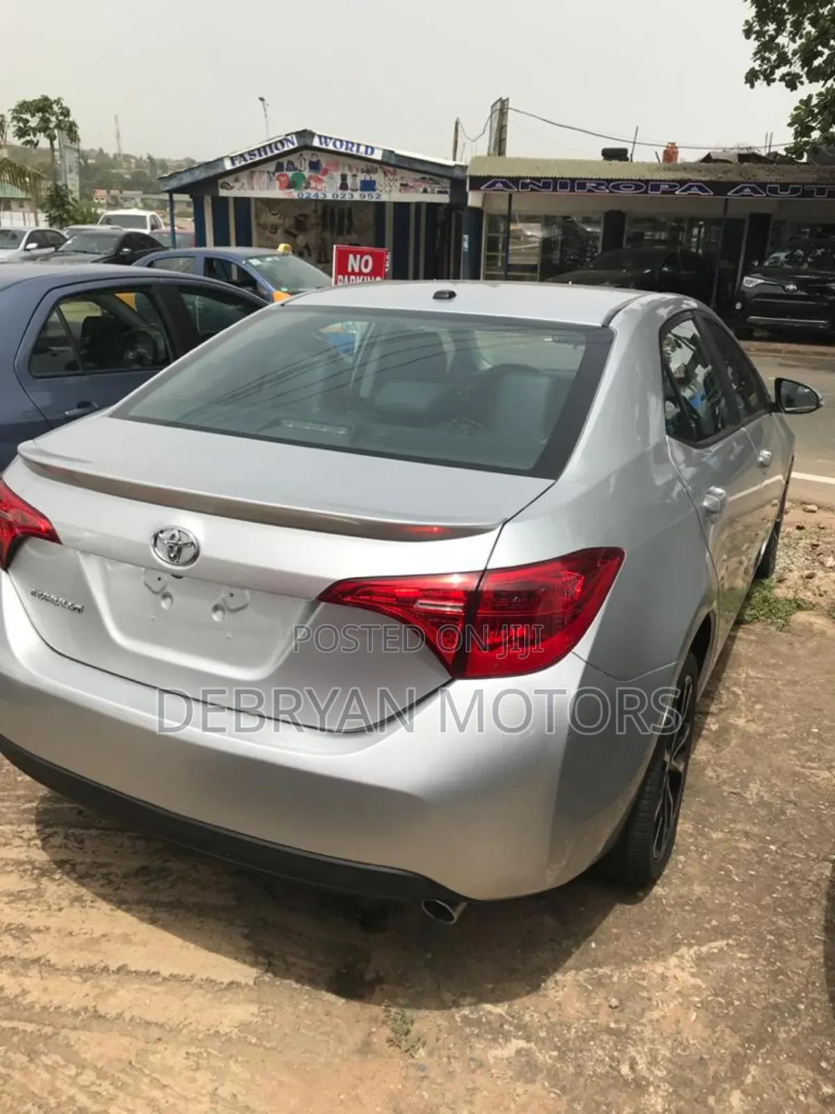 Toyota Corolla SE (1.8L 4cyl 6M) 2019 Silver