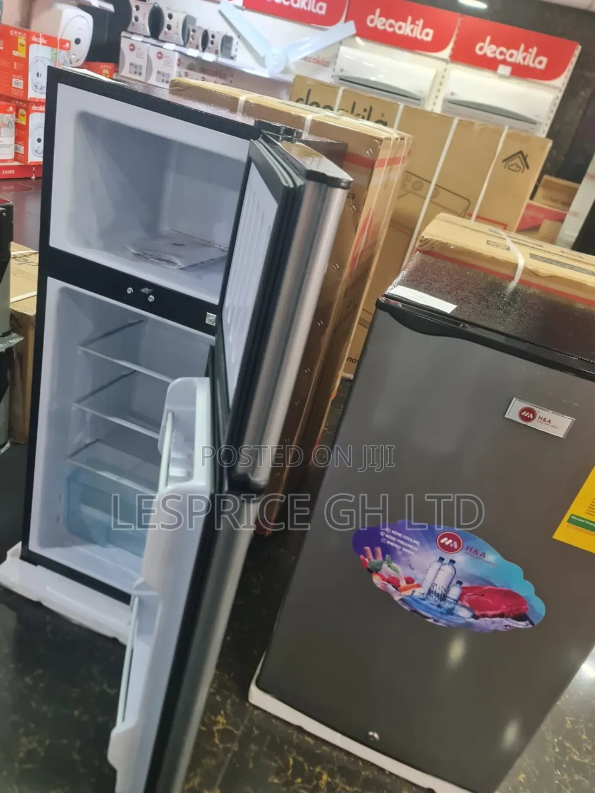 H a Top Freezer Refrigerator - Cold Storage!