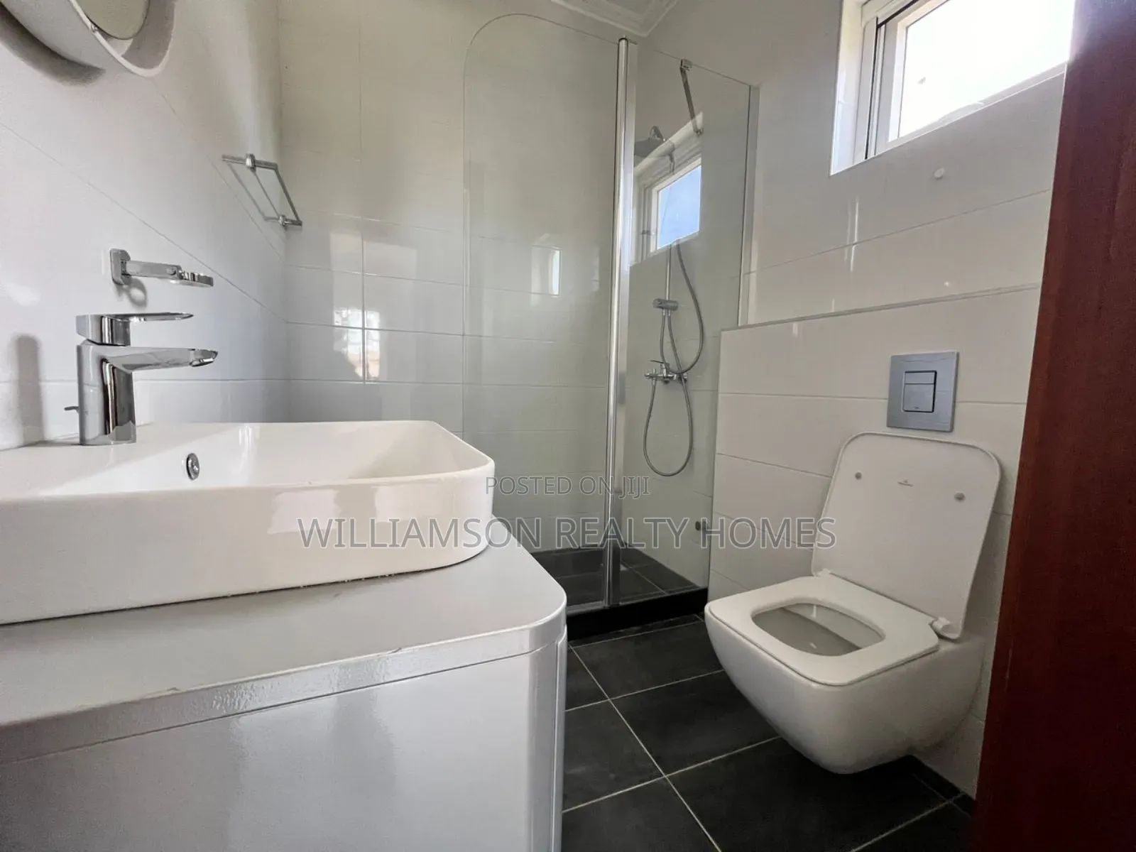 3bdrm House in Community 18 Area, Spintex for sale