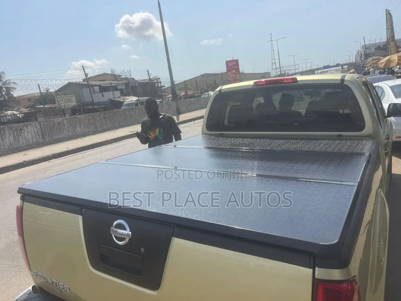 Nissan Navarah Bucket Cover