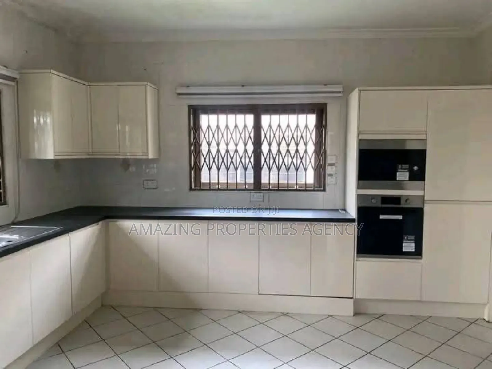 4bdrm Townhouse / Terrace in Cantonments for rent
