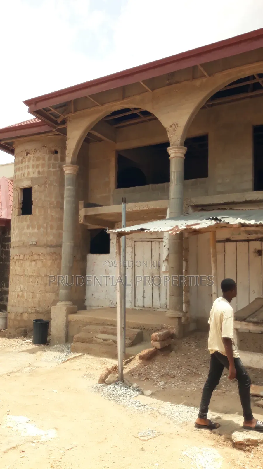 8bdrm House in Gbawe for sale