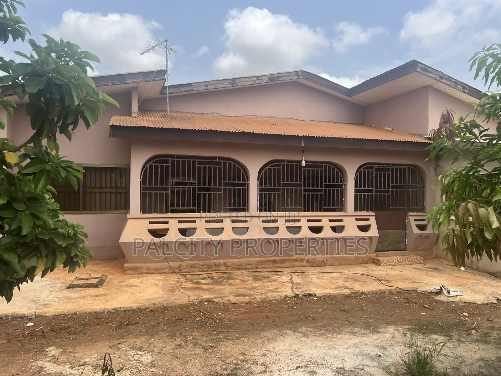 6bdrm House in Santasi Kokoben, Kumasi Metropolitan for sale