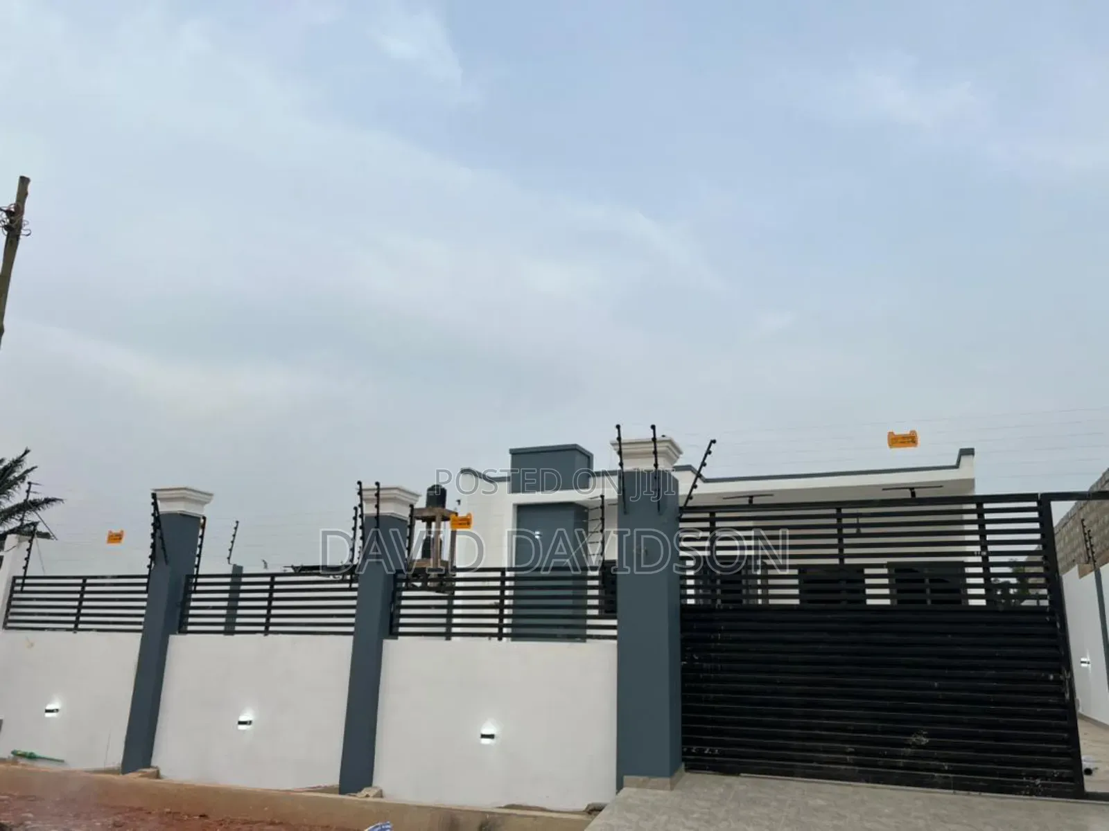 4bdrm House in 4 Bedroom House, Tema Metropolitan for sale