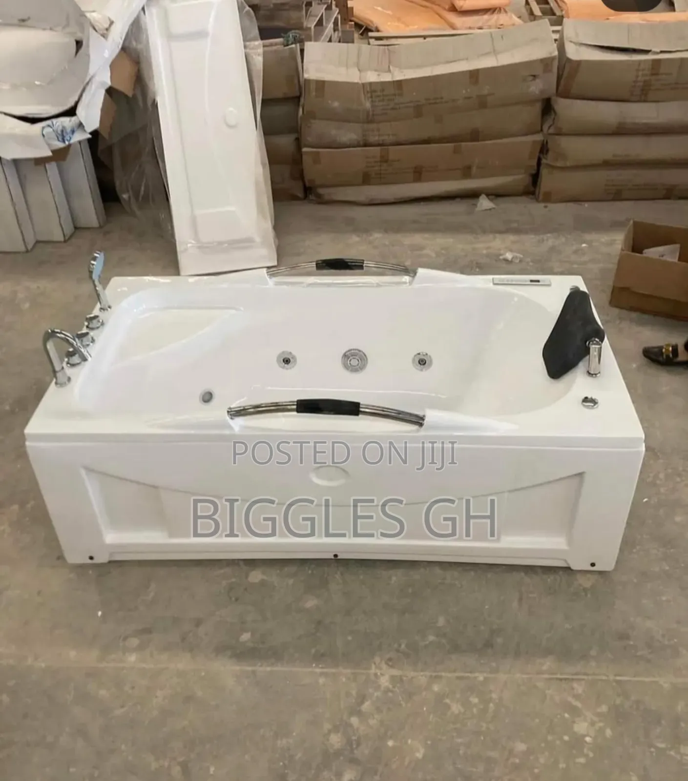 Straight Bath Jacuzzi With Shower Handles