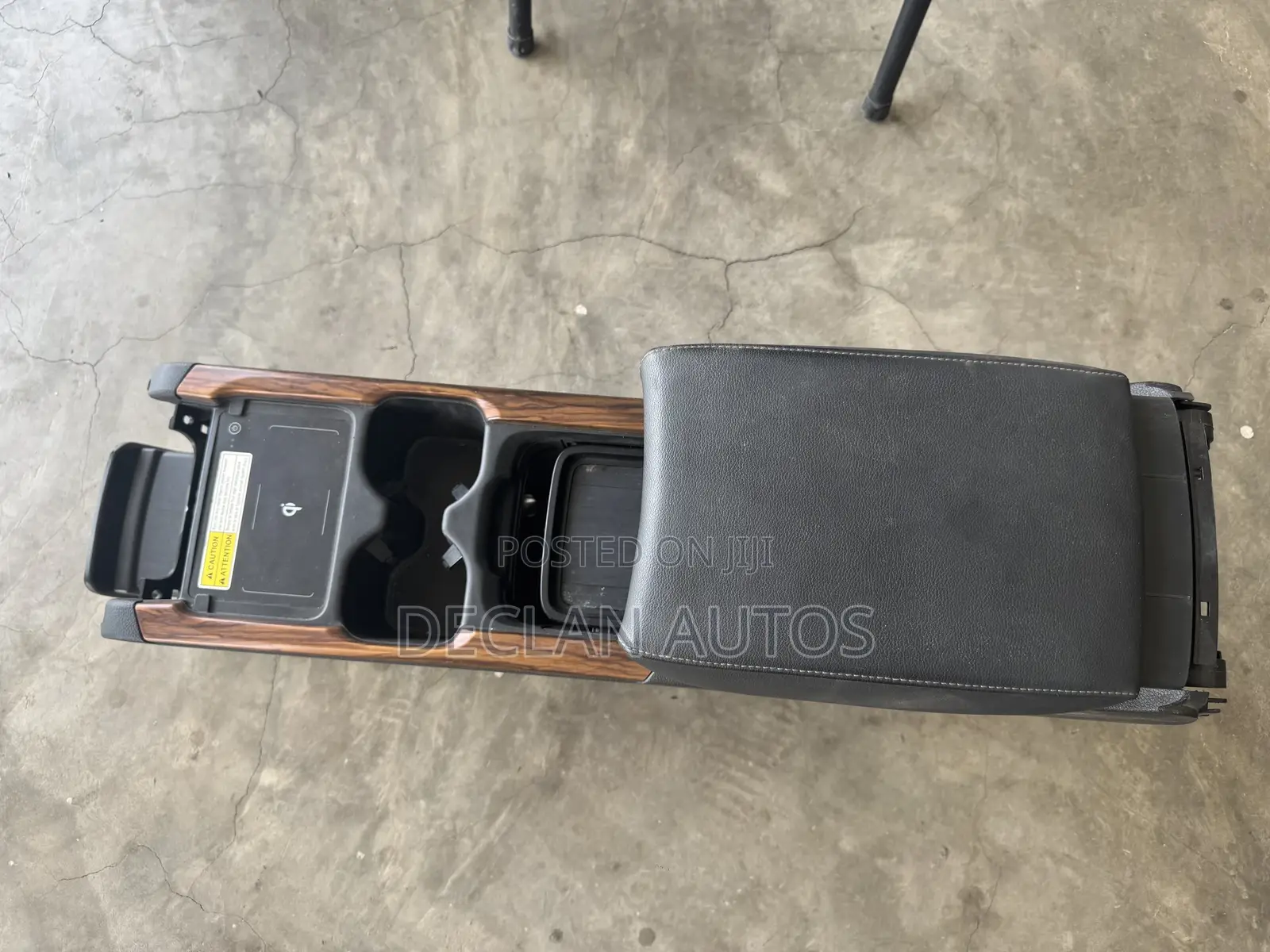 2019 CRV Centre Console With Armerest Wooden Trim Cupholders