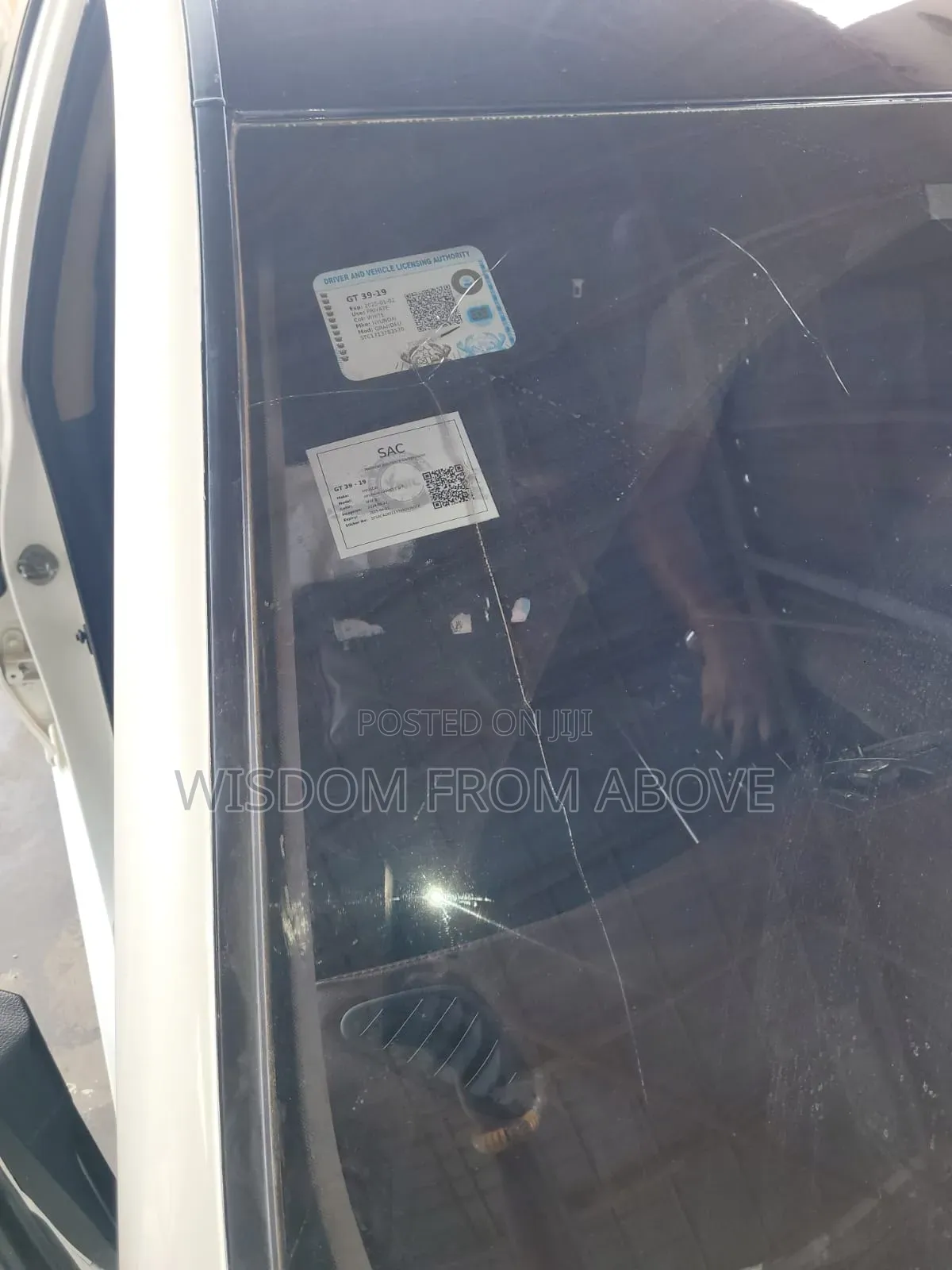 Windscreen Cracked Repair and Replacement Available