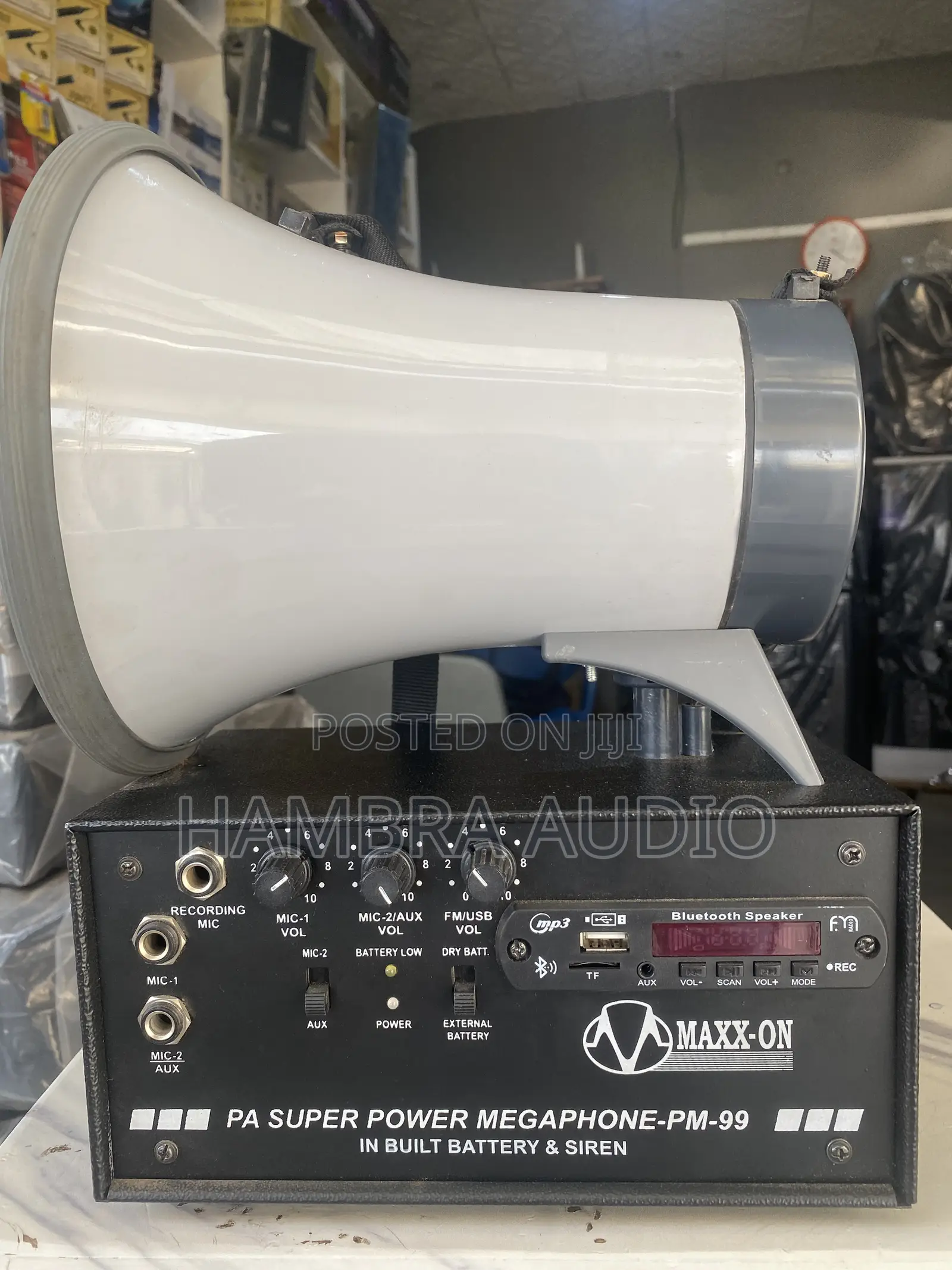 Maxx-on P A Megaphone With Amplifier Rechargeable