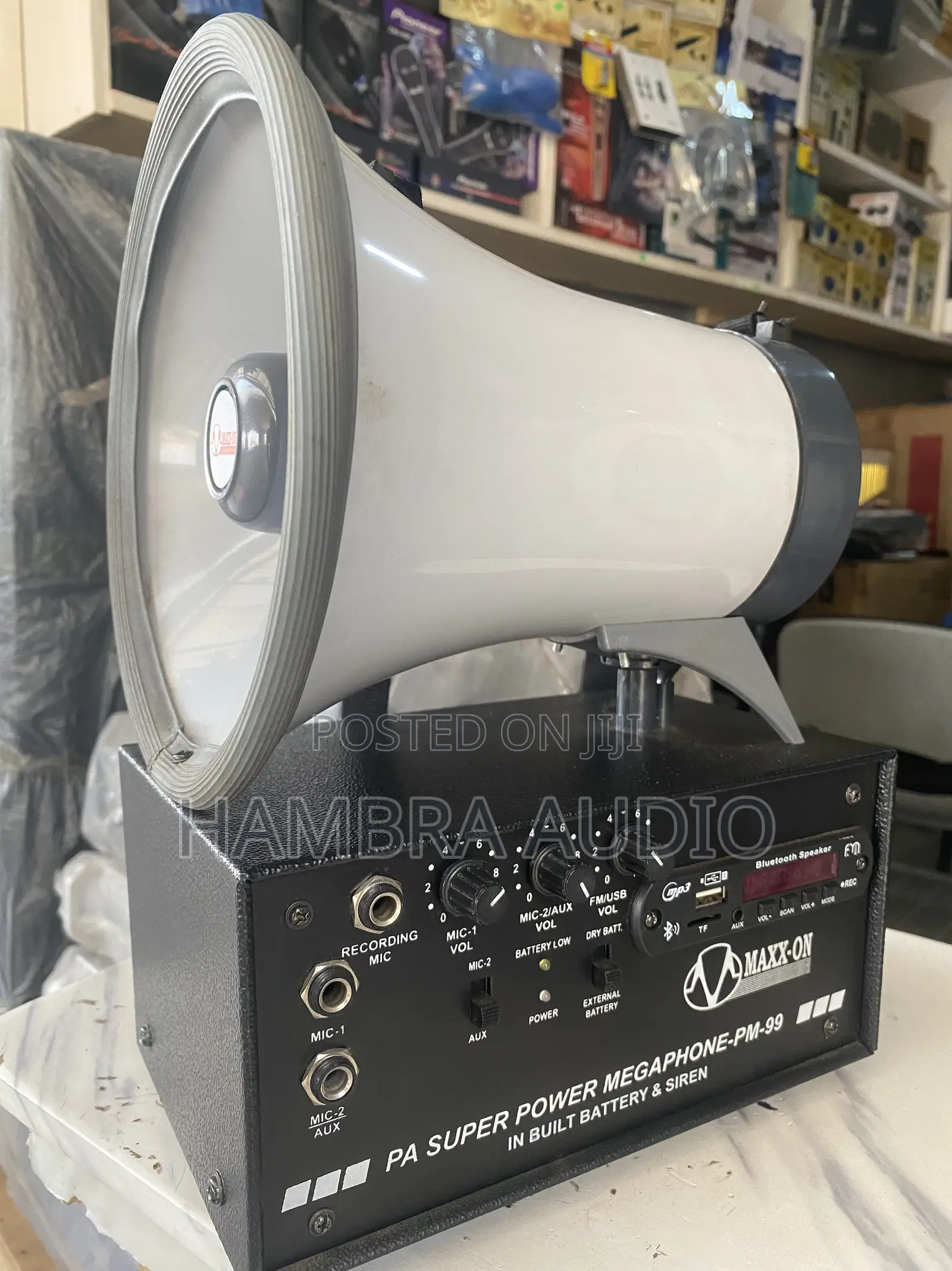 Maxx-on P A Megaphone With Amplifier Rechargeable