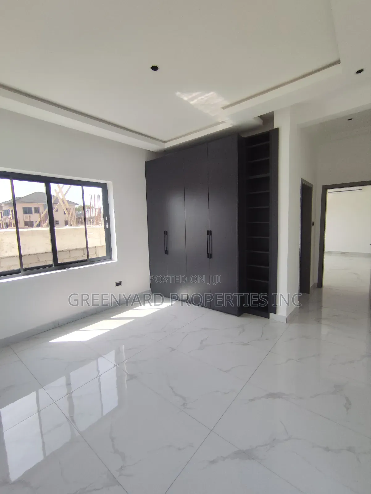 4bdrm Townhouse/Terrace in American House, East Legon for sale