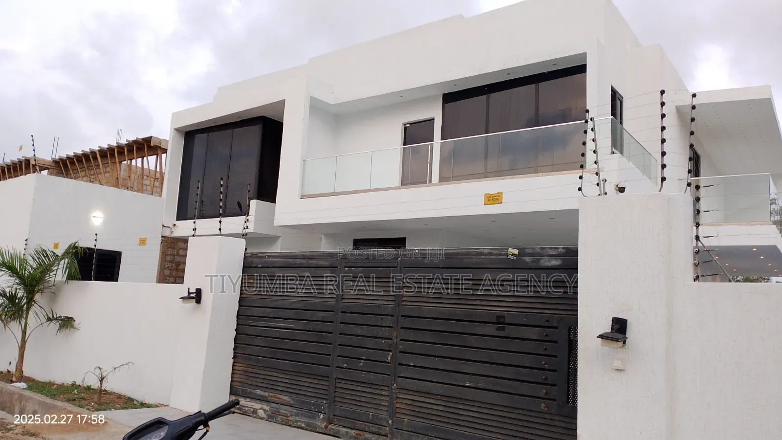 4bdrm Duplex in Tiyumba Real Estate, Haatso for sale