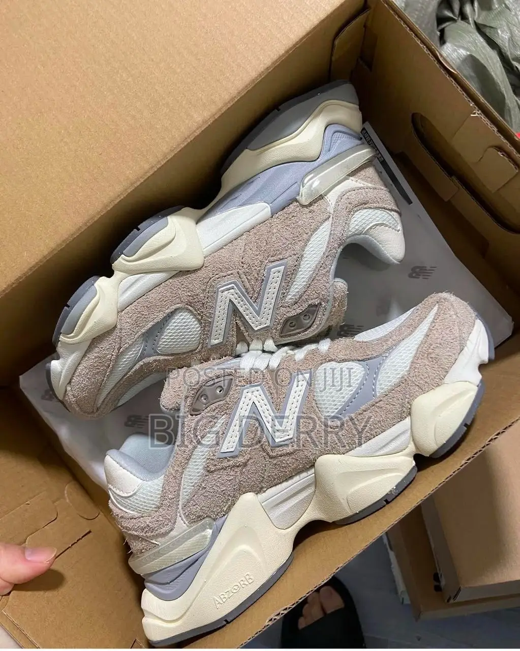 New Balance 9060 X Beige