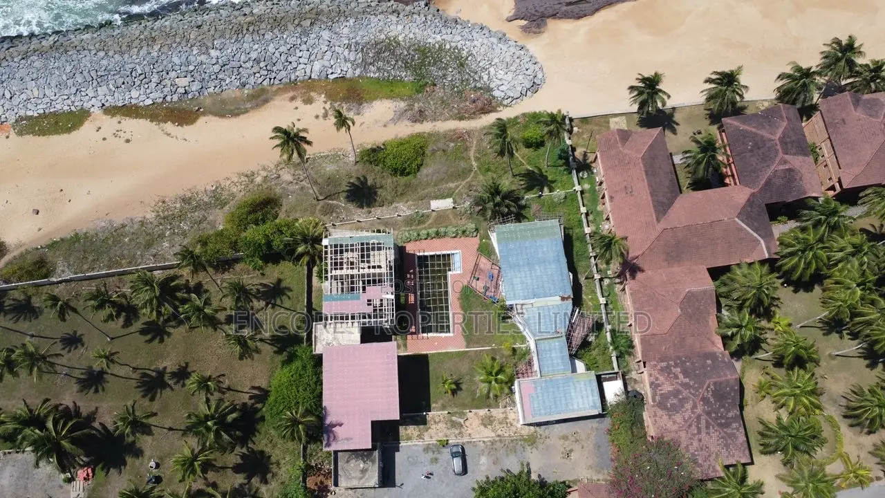 20bdrm Villa in Encore Properties, Cape Coast Metropolitan for sale