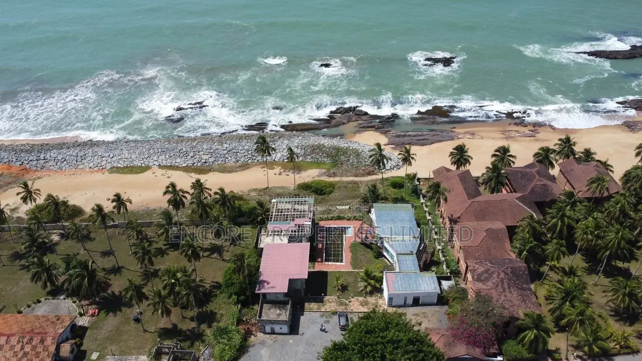 20bdrm Villa in Encore Properties, Cape Coast Metropolitan for sale