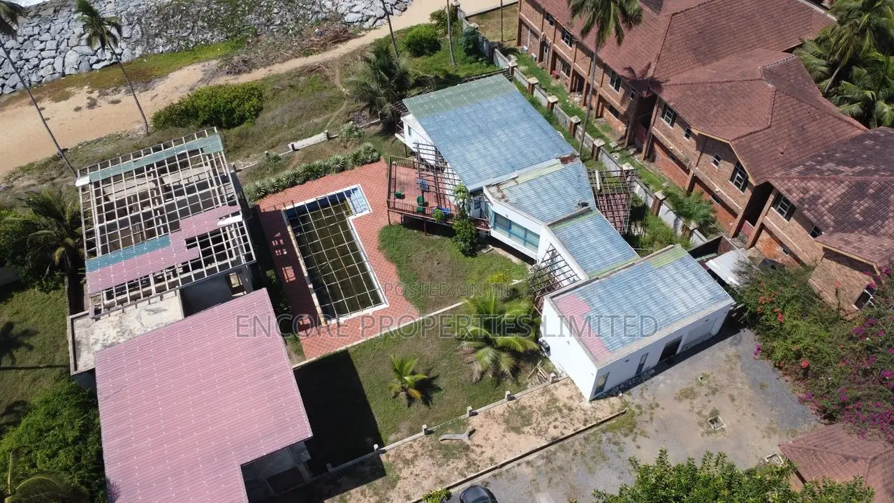 20bdrm Villa in Encore Properties, Cape Coast Metropolitan for sale