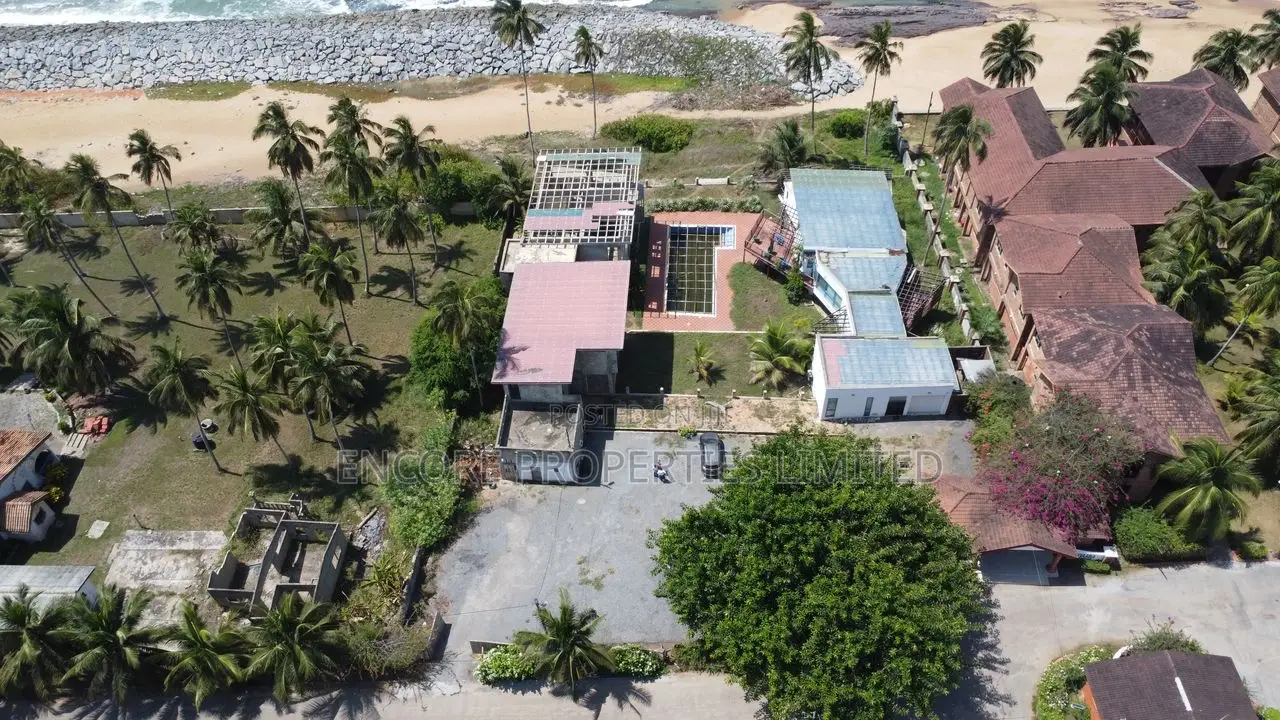 20bdrm Villa in Encore Properties, Cape Coast Metropolitan for sale