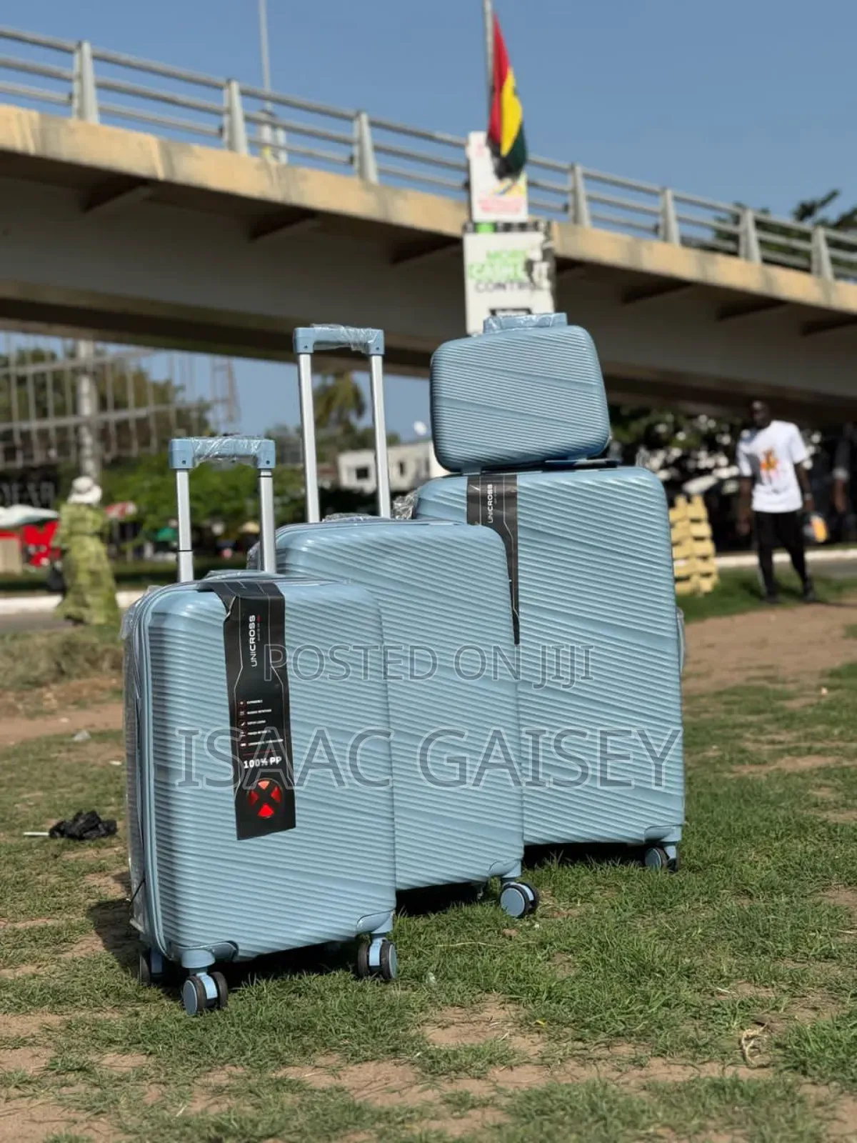 Unicross Quality 4 In1 Anticrake Luggages With Cosmetic Bag