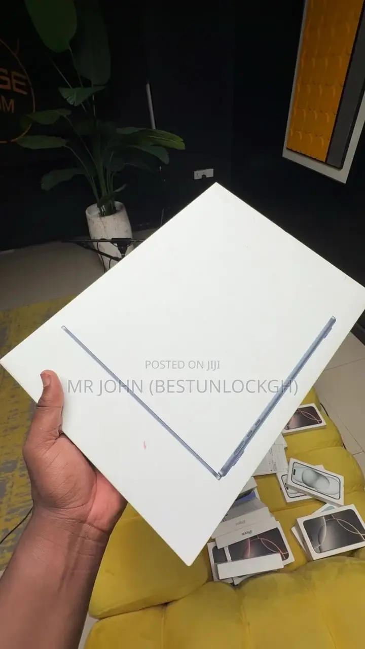 New Laptop Apple MacBook Air 2024 M3 16GB Apple M4 SSD 256GB