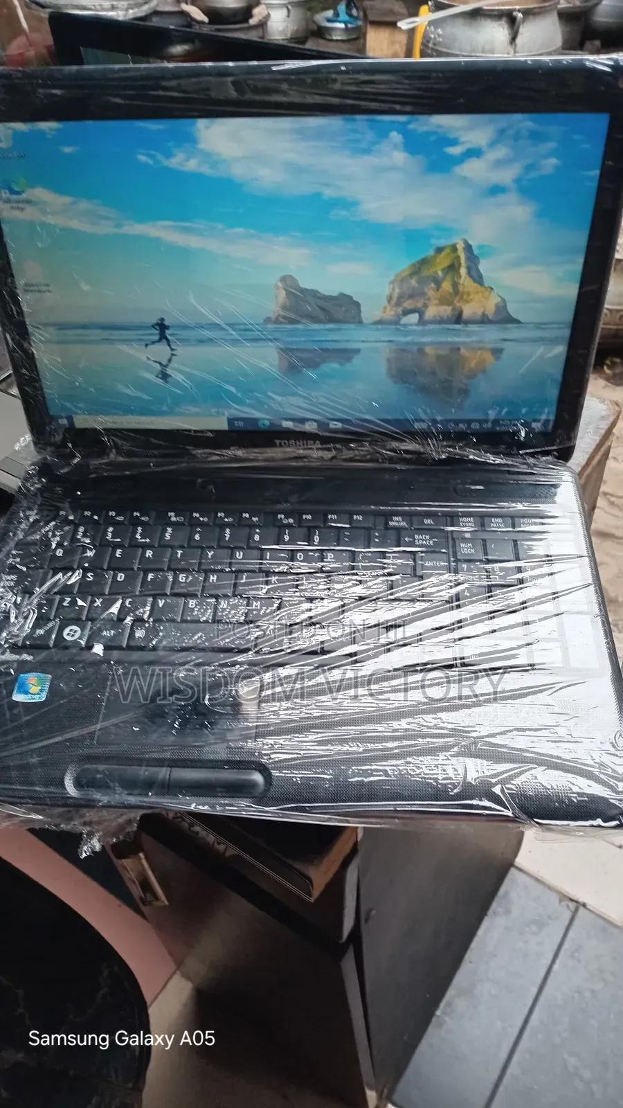 New Laptop Toshiba Satellite C850 4GB Intel Core I3 HDD 250GB