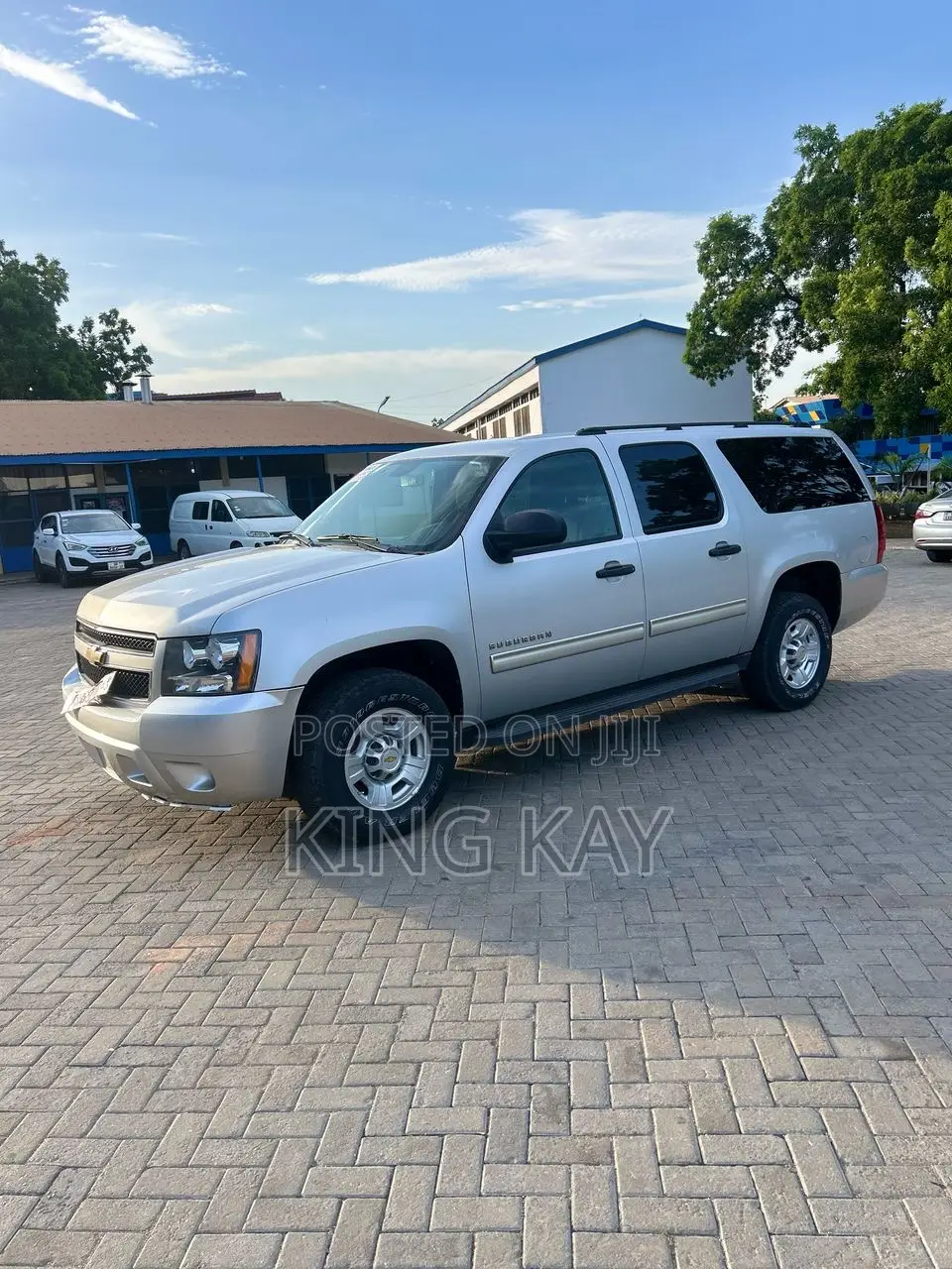 Chevrolet Suburban 1500 LT 2010 Silver