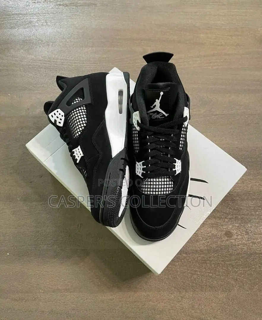 Jordan 4 Black Thunders