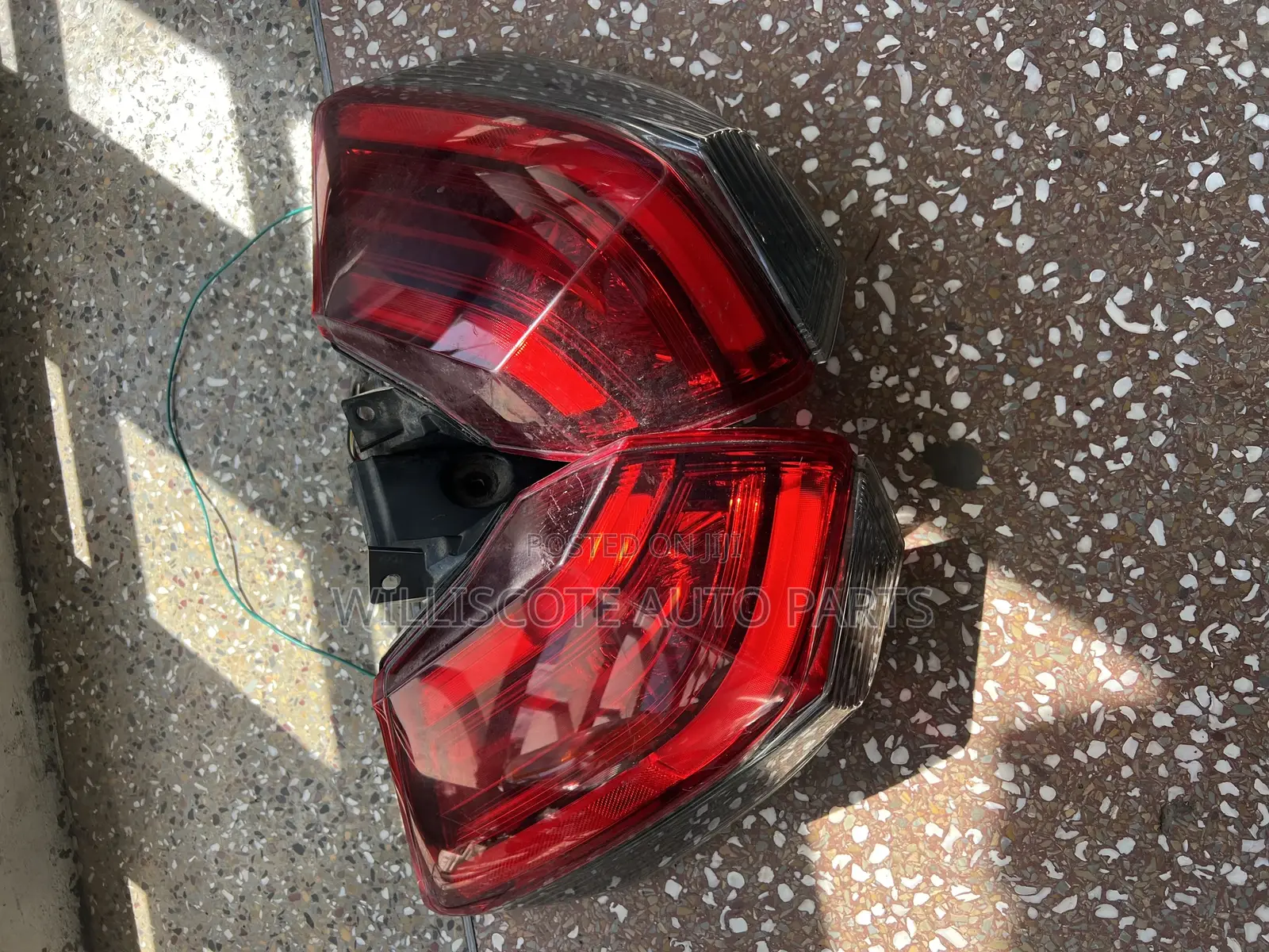 Nissan Rogue 17-18 Taillight Pair