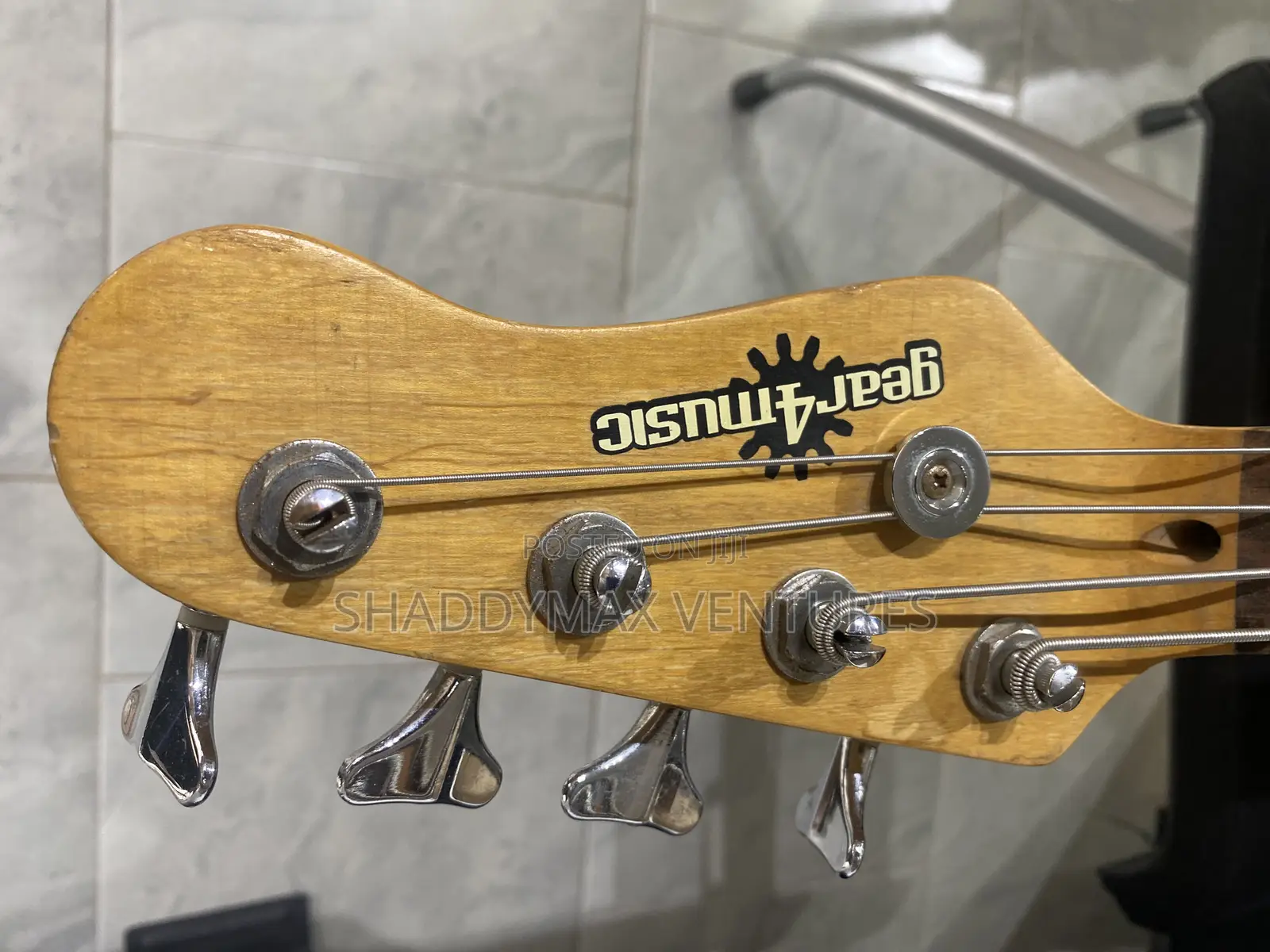 Gear4music 4 Strings Bass Guitar( Heavy Sound)