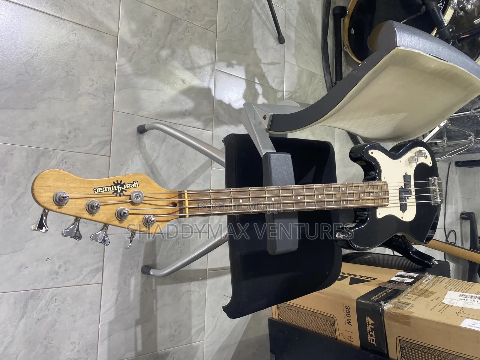 Gear4music 4 Strings Bass Guitar( Heavy Sound)