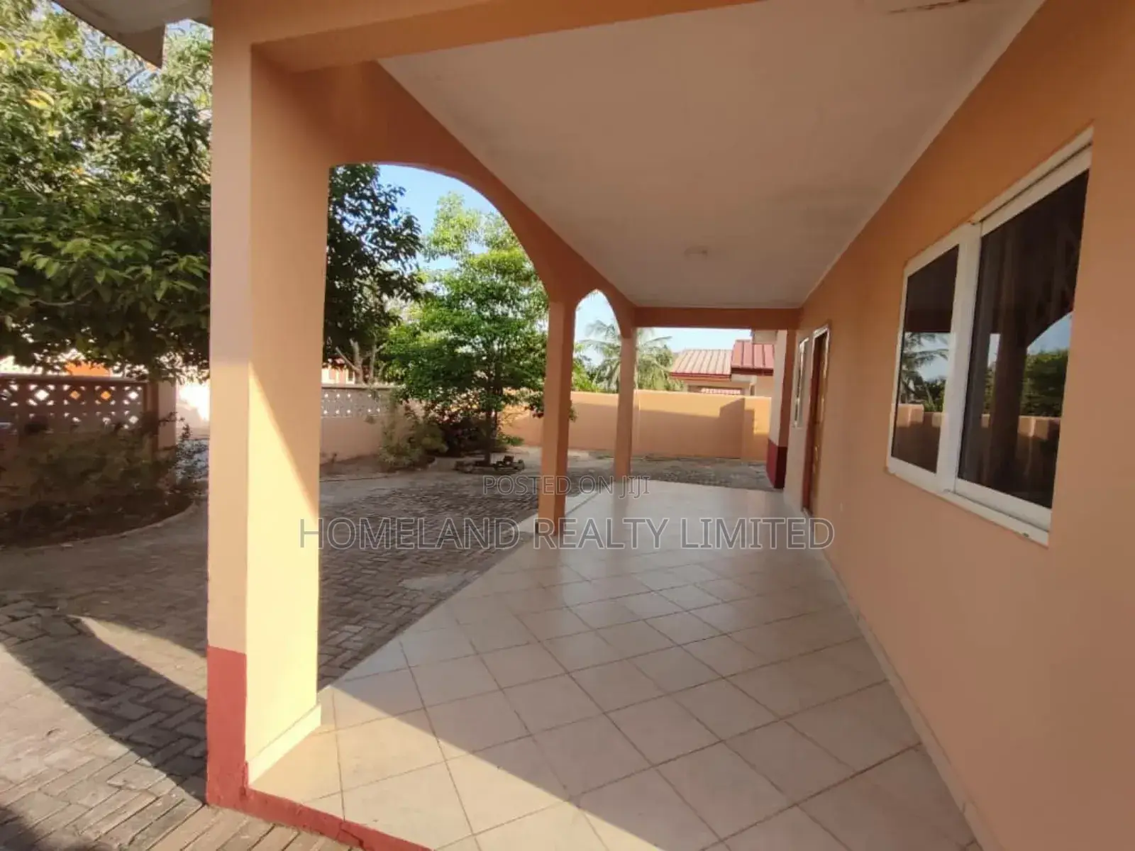 3bdrm Bungalow in Regimanuel Gray, Adenta for rent