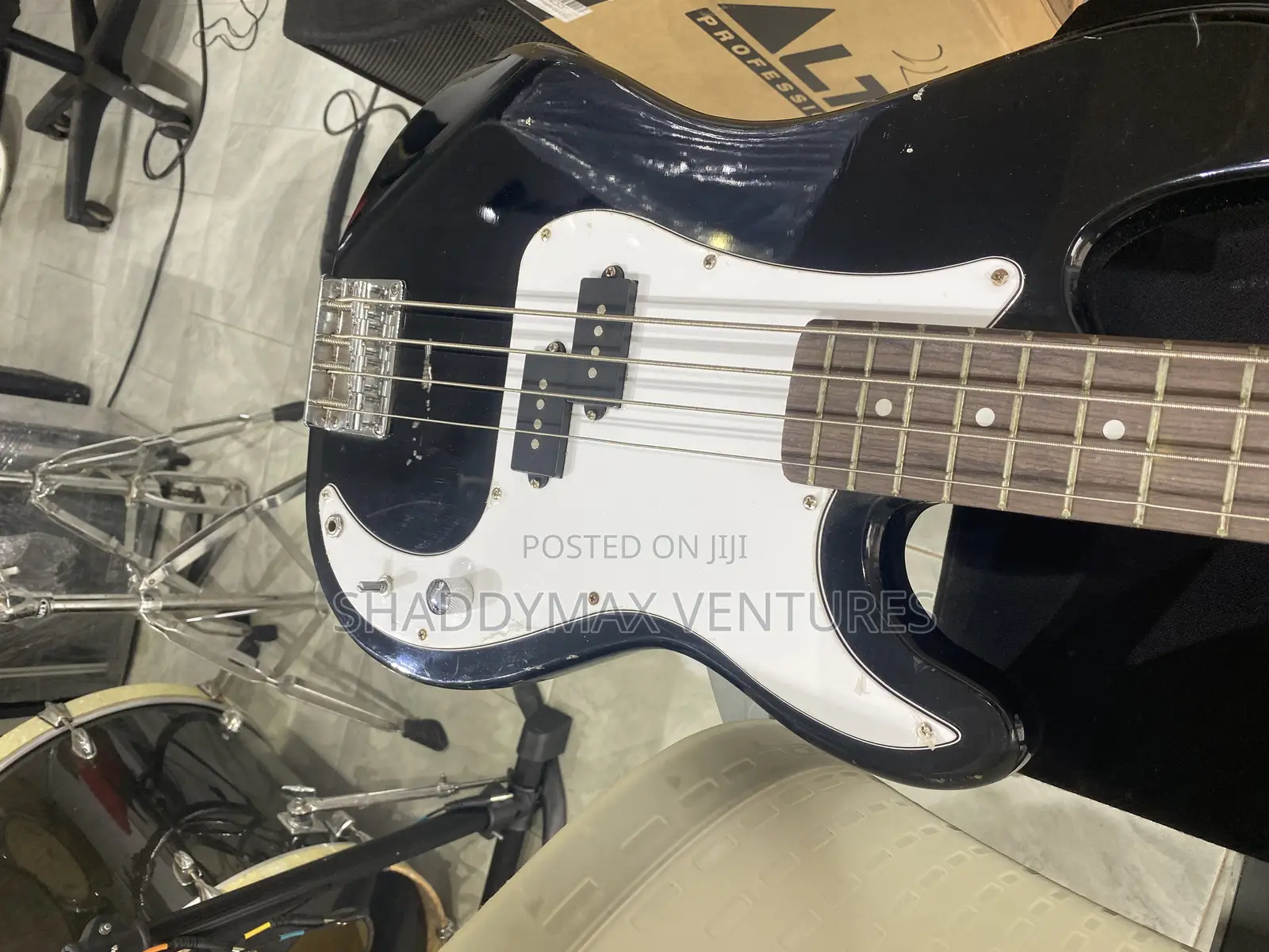 4 Strigs Bass Guitar With Heavy Sound
