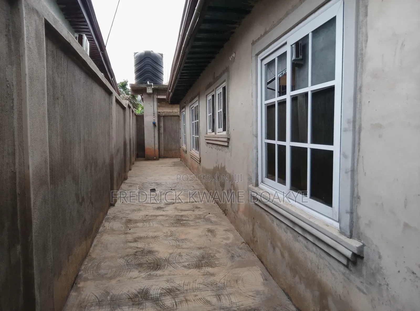6bdrm House in 6 Bedrooms House For, Kumasi Metropolitan for sale